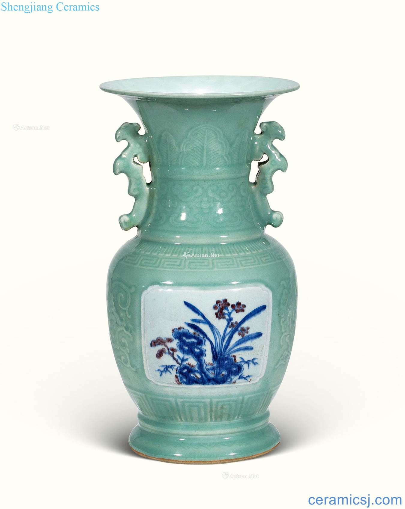 Qing qianlong Holly glaze vase with a blue and white youligong flower grain ssangyong medallion