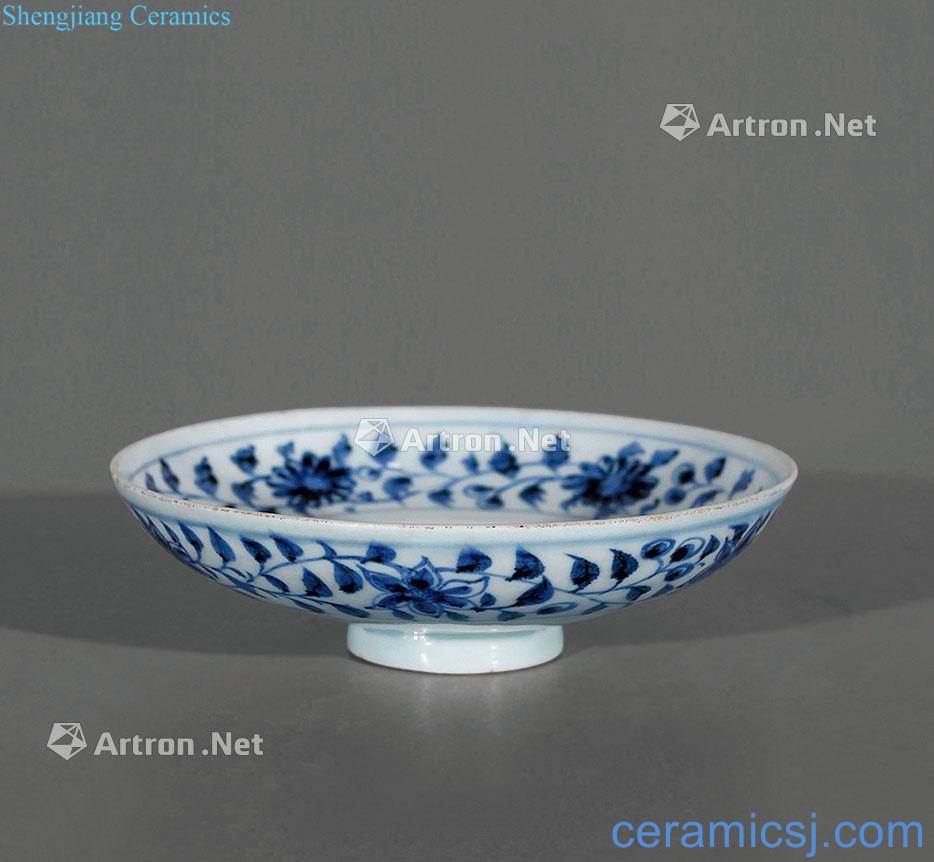 yuan Blue and white with a bunch of lotus dishes