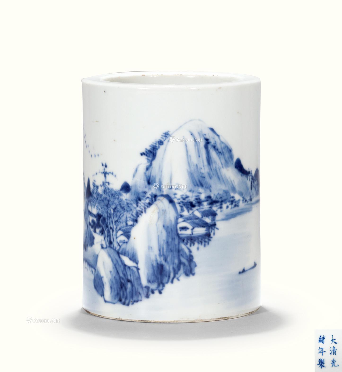 Qing guangxu Blue and white landscape figure pen container