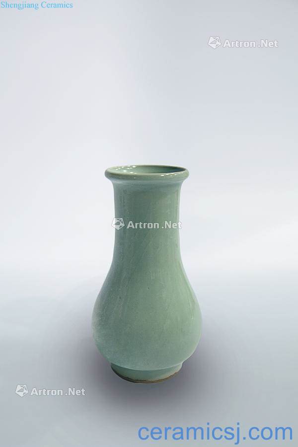 The southern song dynasty Longquan celadon powder blue glaze long neck gall bladder