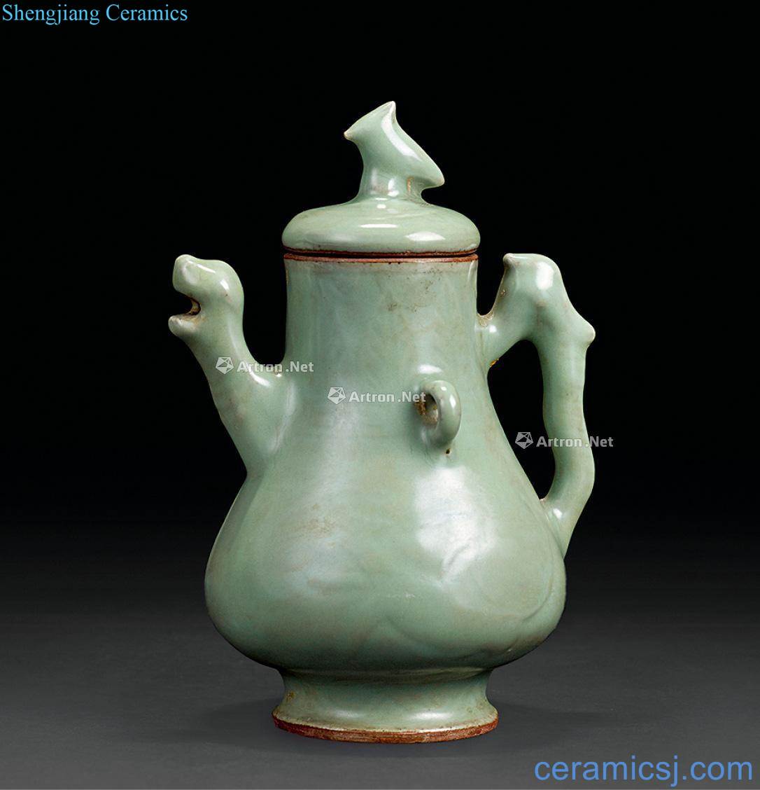 The southern song dynasty Longquan celadon type beak teapot
