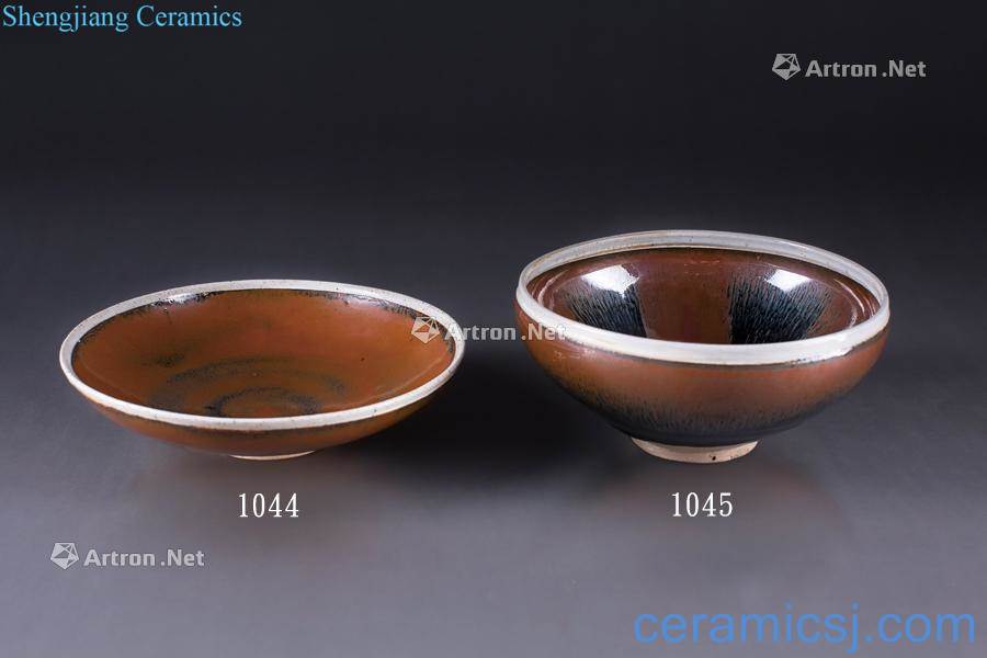 The yuan dynasty Rust grey green-splashed bowls