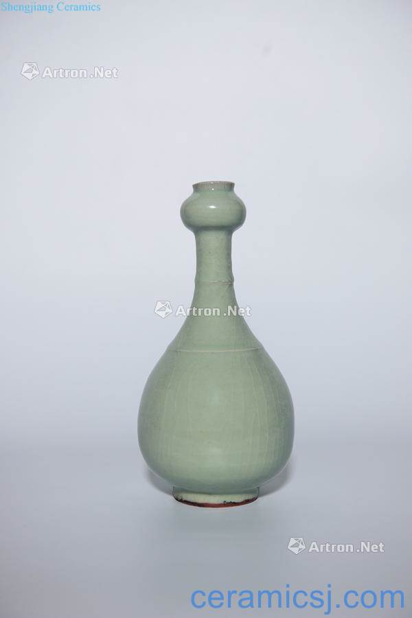 yuan Longquan celadon  green glaze string lines garlic bottle