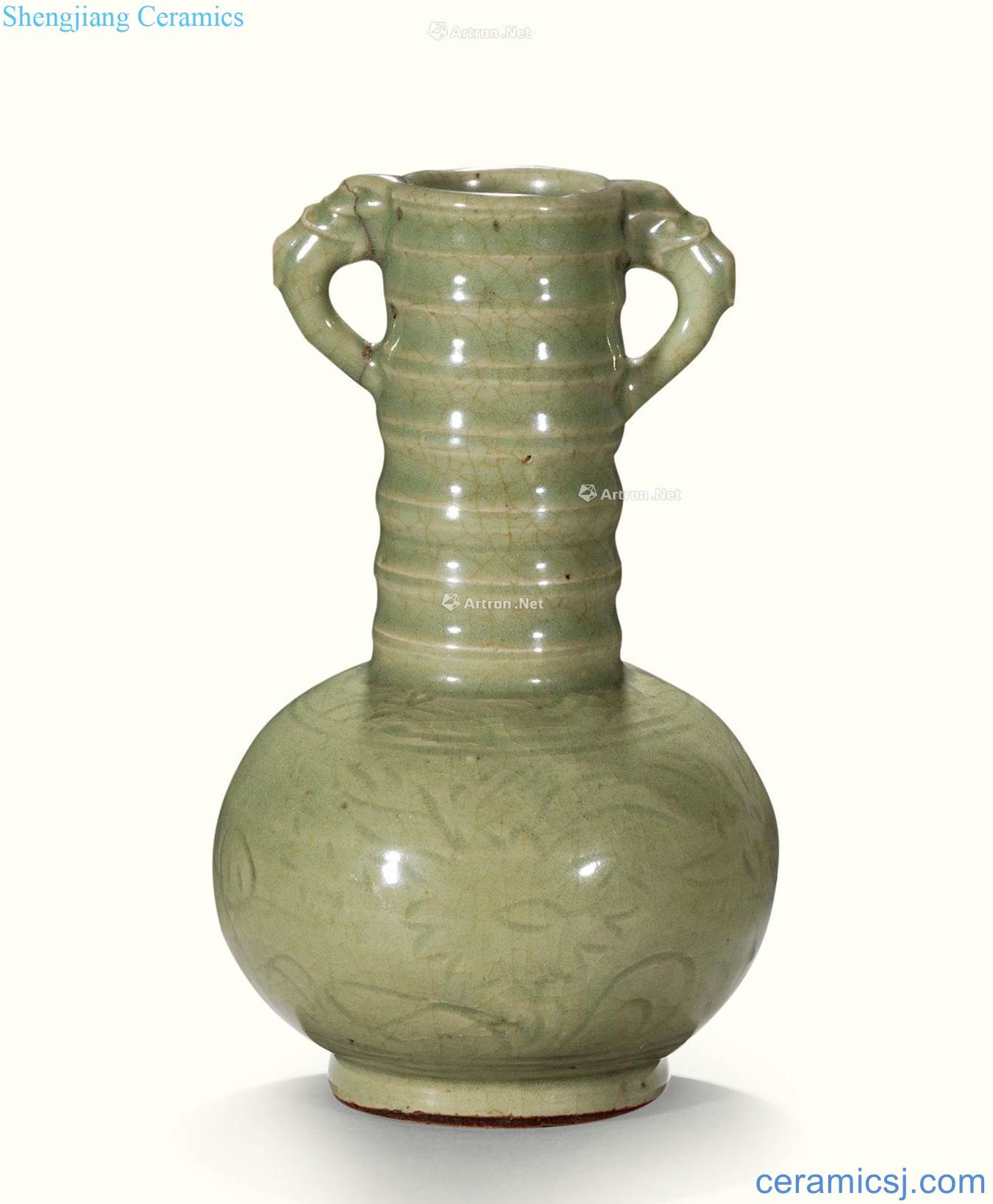 Ming Longquan celadon green glaze dark moment branch flowers ssangyong ear bowstring grain bottle