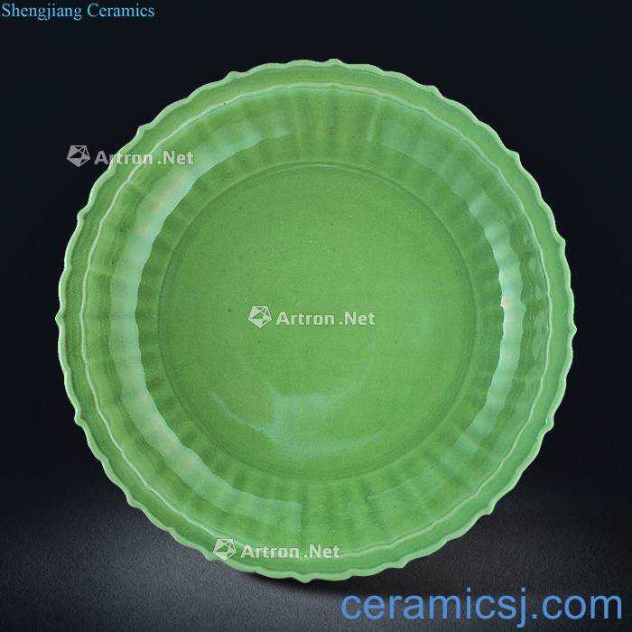 Ming Longquan celadon chrysanthemum petals wen ling mouth tray