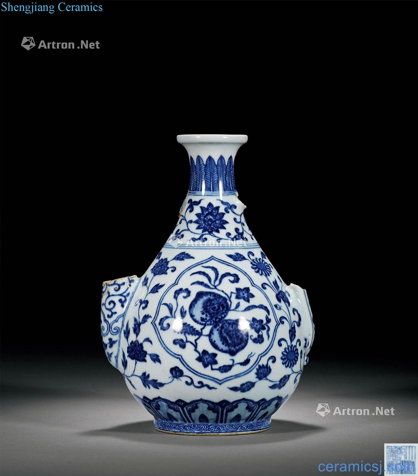 Qing qianlong Blue and white flowers fruits and grain ewer fold branches