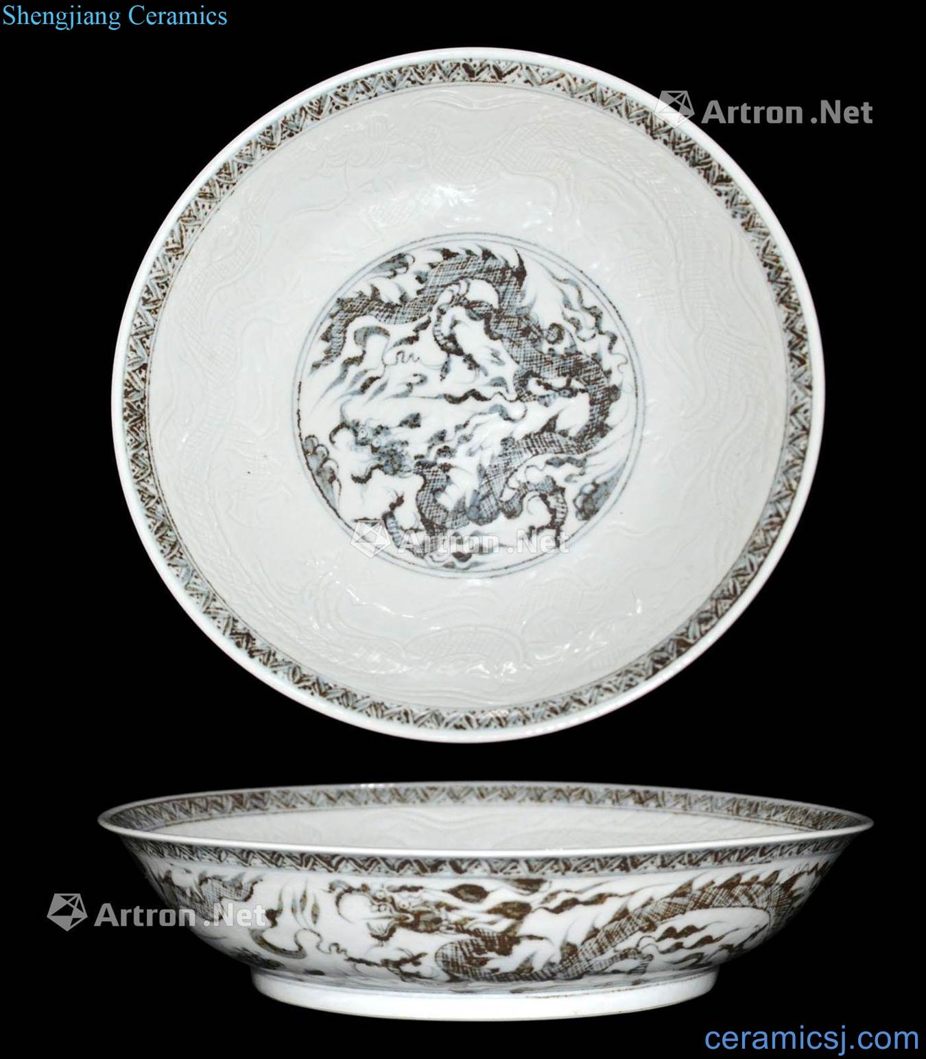 Ming hongwu Blue and white carved dragon pattern plate