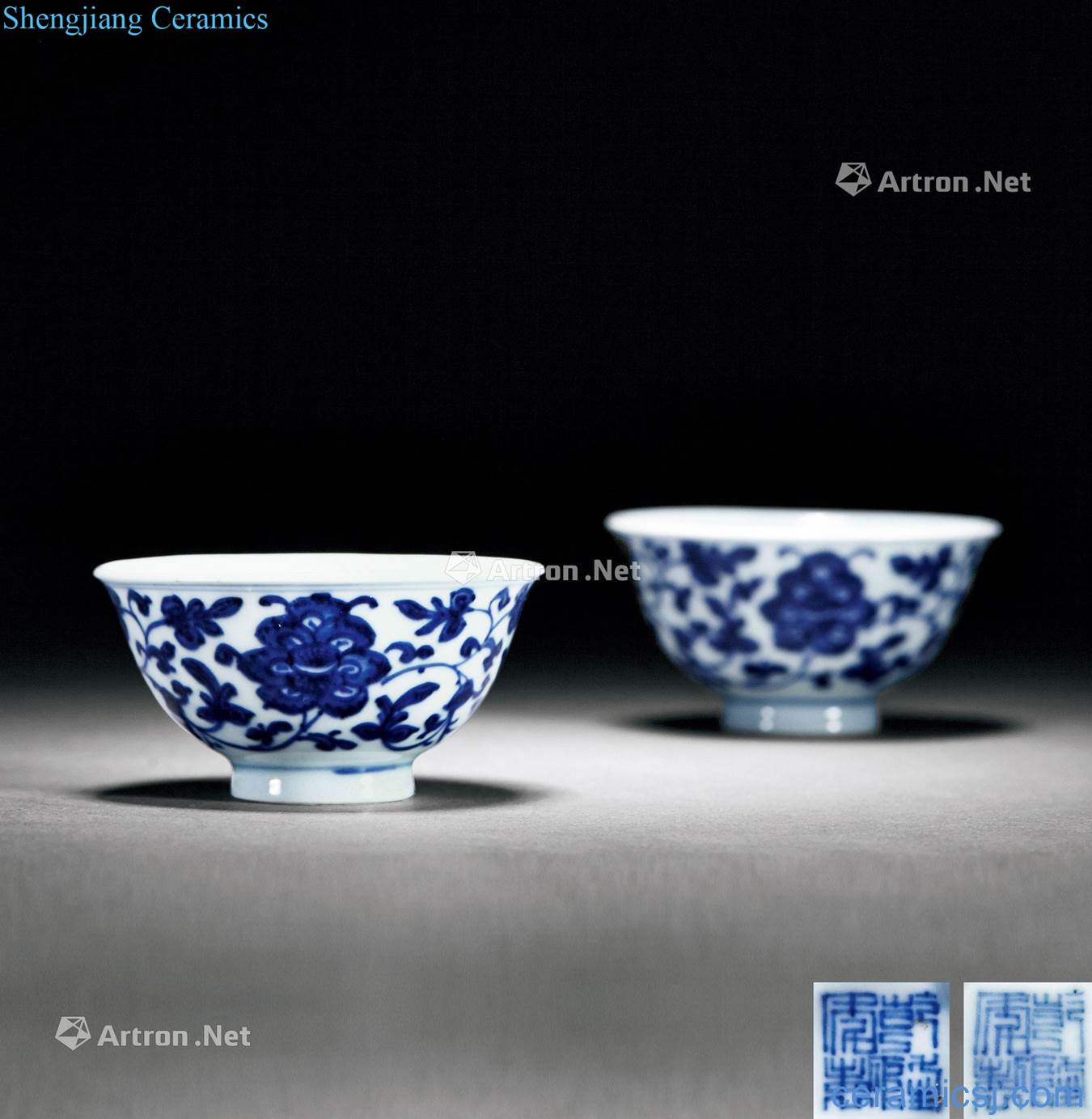 Qing qianlong Blue and white flower grain cup (a)