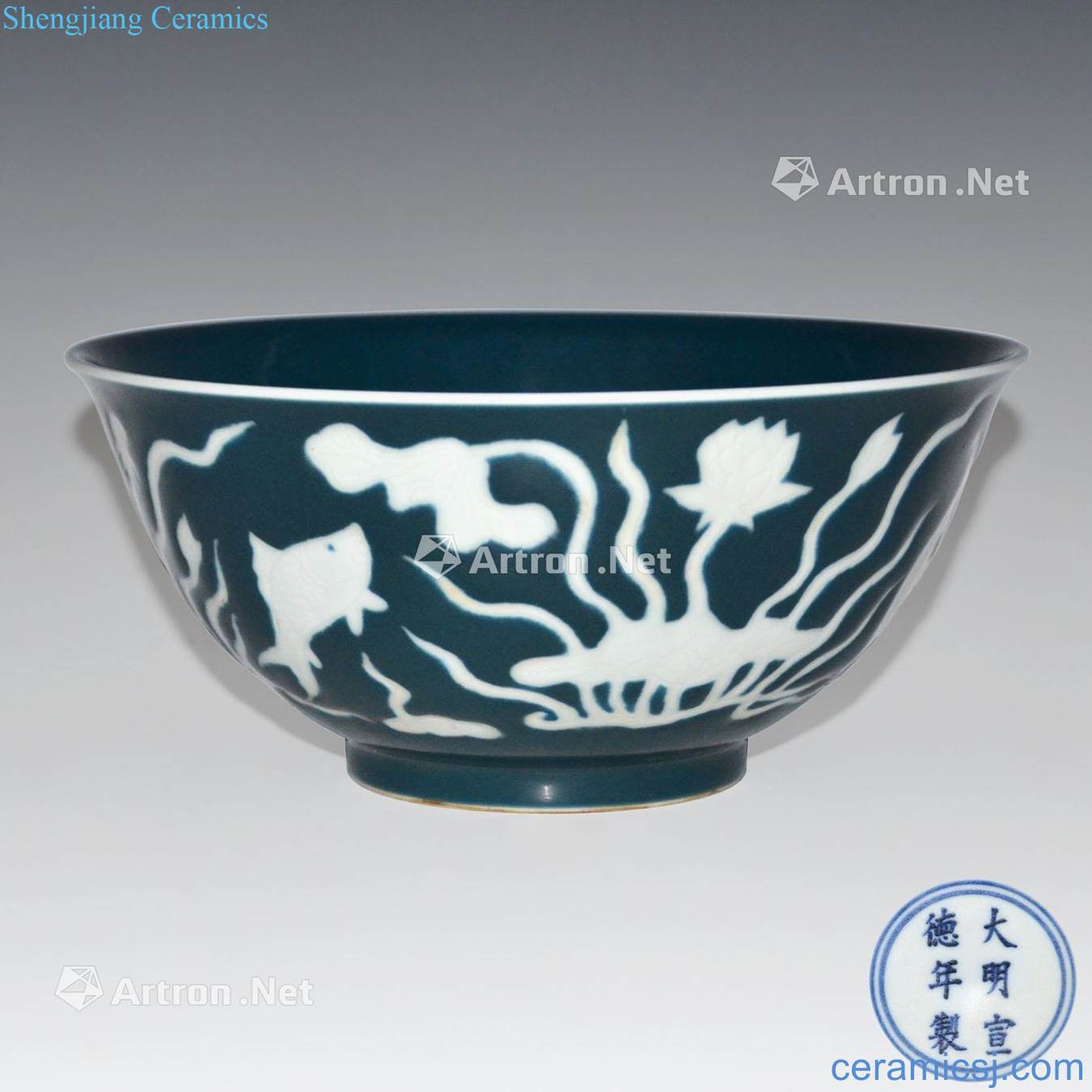 Ming xuande ji blue glaze white hand-cut HeChi fish bowl