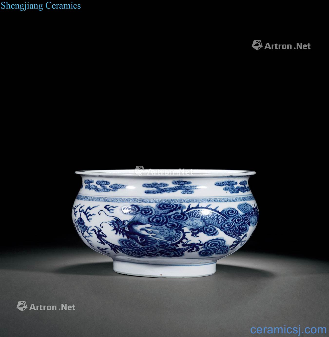 Qing qianlong Blue and white YunLongWen incense burner