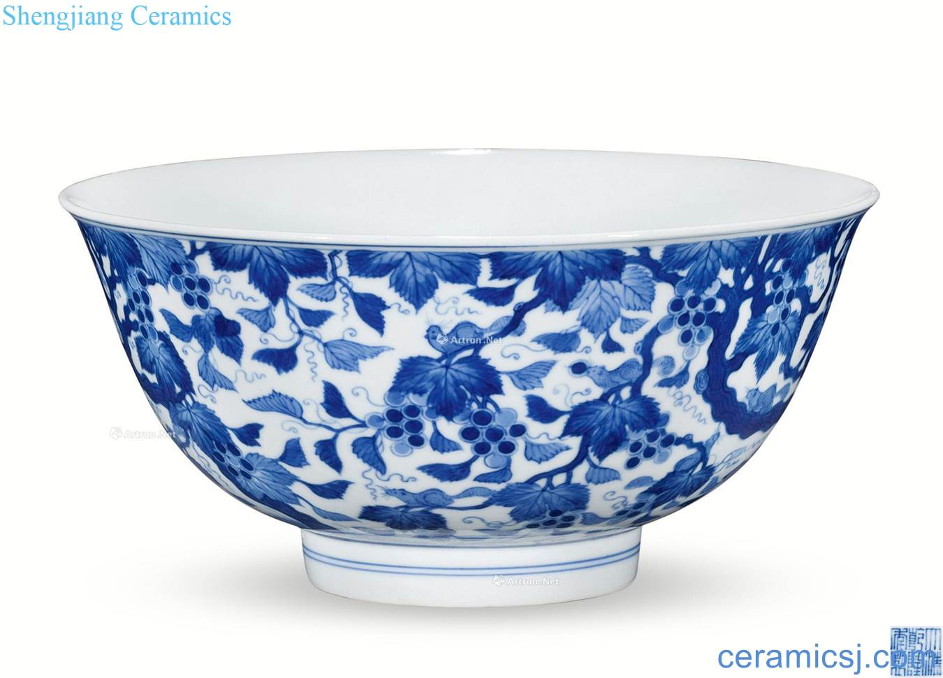Qing qianlong blue-and-white squirrel grape grain big bowl