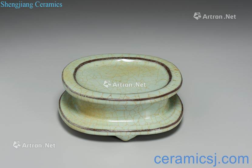 Anonymous song official kiln celadon bearing plate