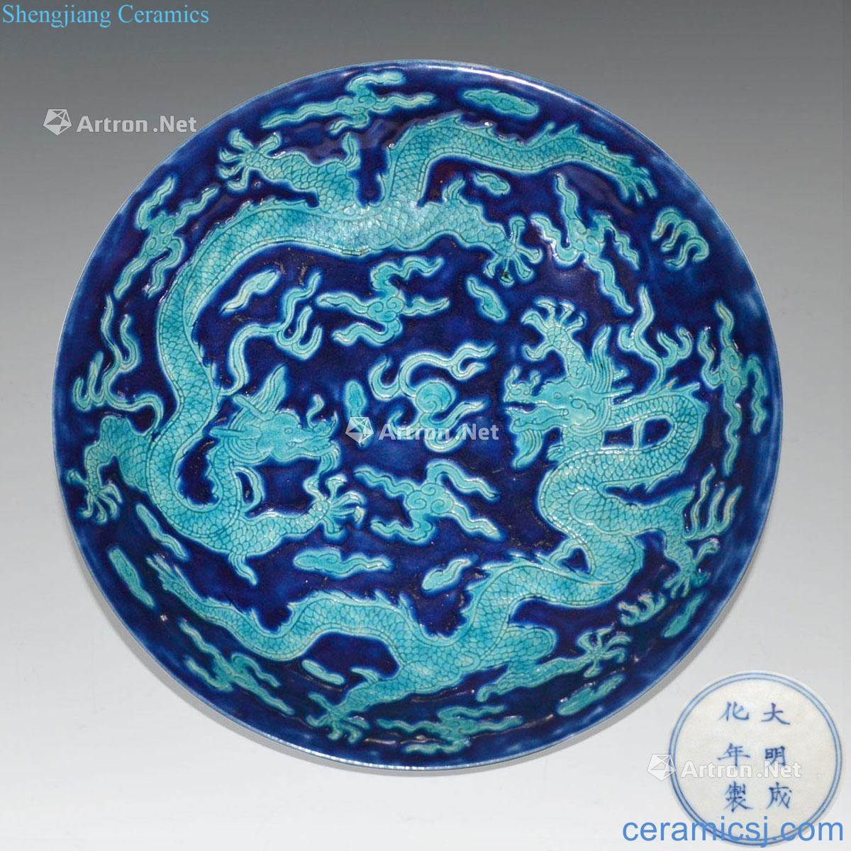in The blue glaze hand-cut YunLongWen plate