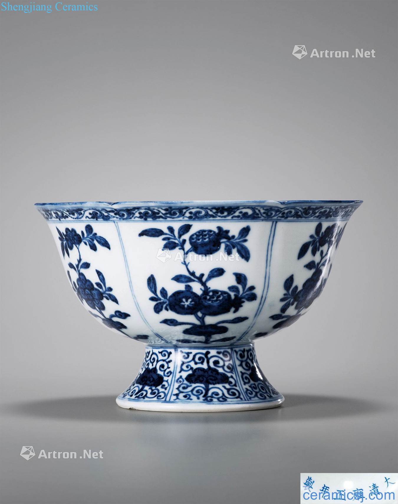 Qing yongzheng Blue and white ruffled branch flowers red fruit grain footed bowl
