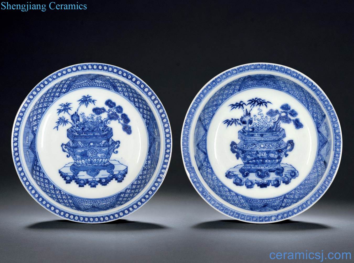 Qing qianlong blue potted flower plate (a)