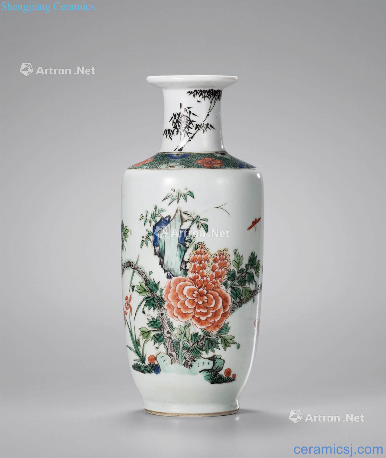 Colorful flowers lines were bottles of the reign of emperor kangxi