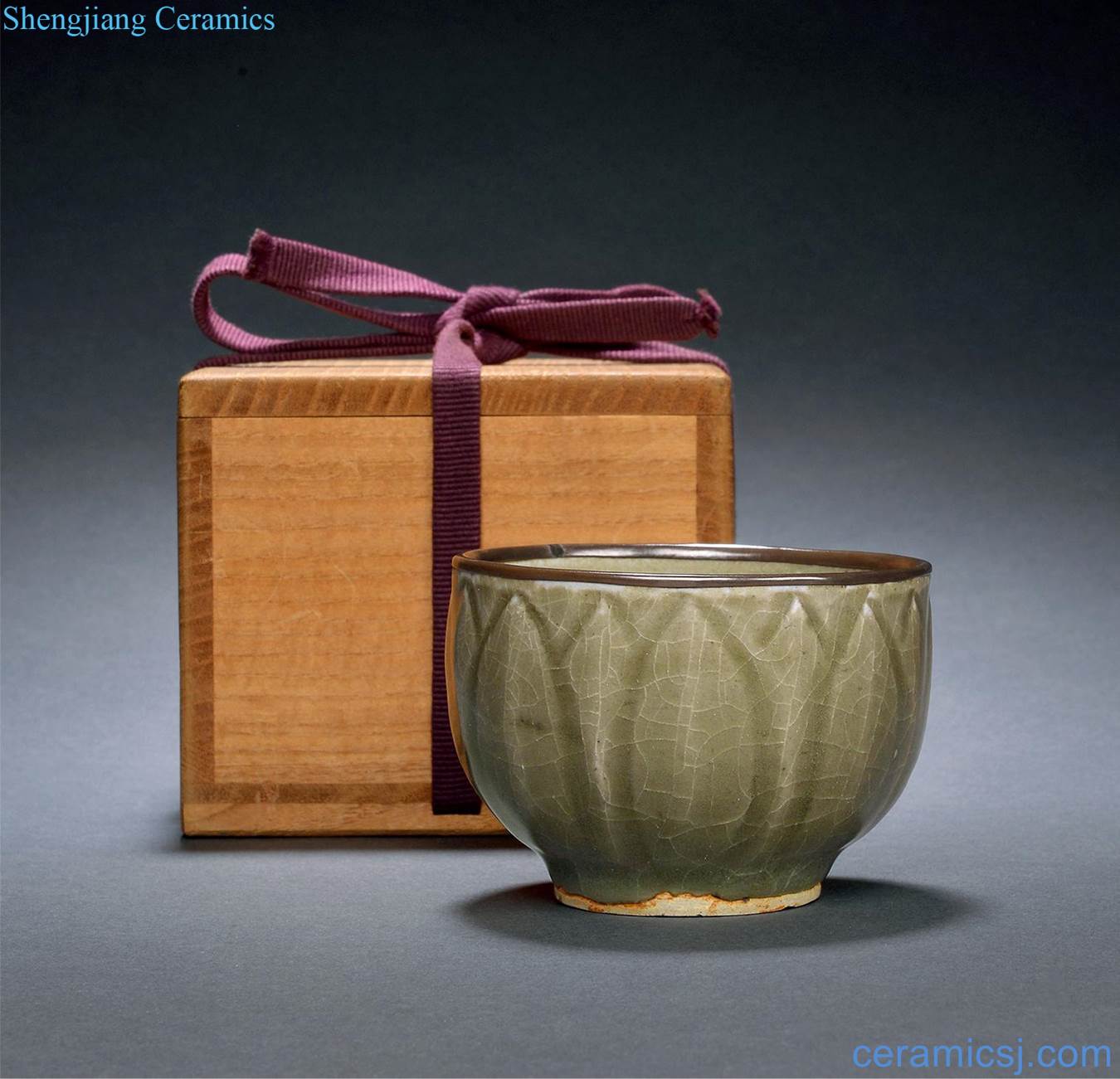 Ming Green glaze lotus-shaped cup