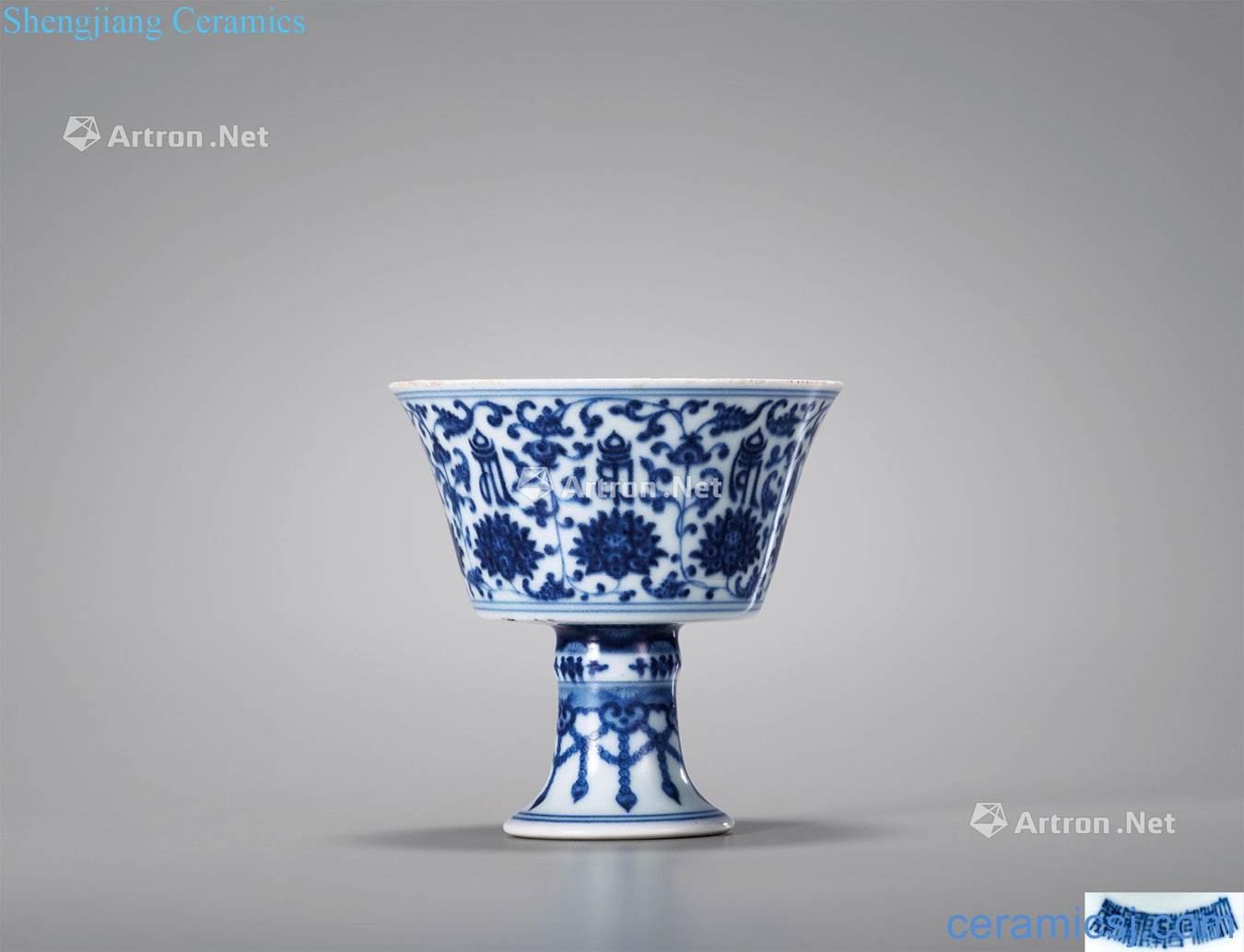 Qing qianlong Blue and white flower grain footed cup around branches