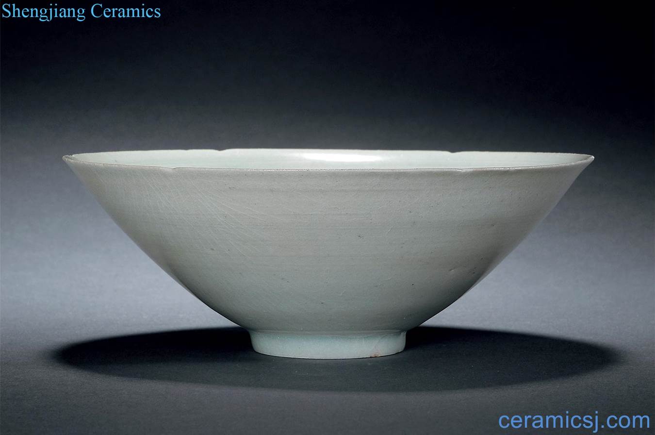 yuan Shadow blue carved lotus flower mouth bowl