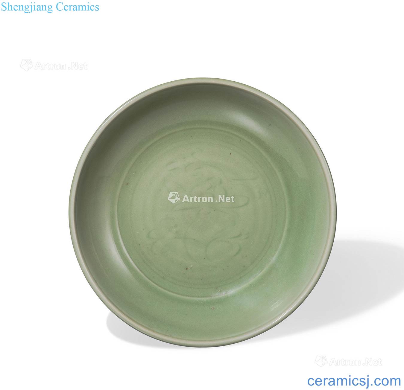 Early Ming dynasty Longquan celadon green glaze scratching the broader market