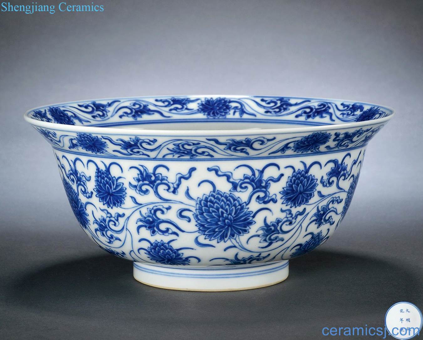 The qing emperor kangxi Blue and white lotus flower fold along the bowl