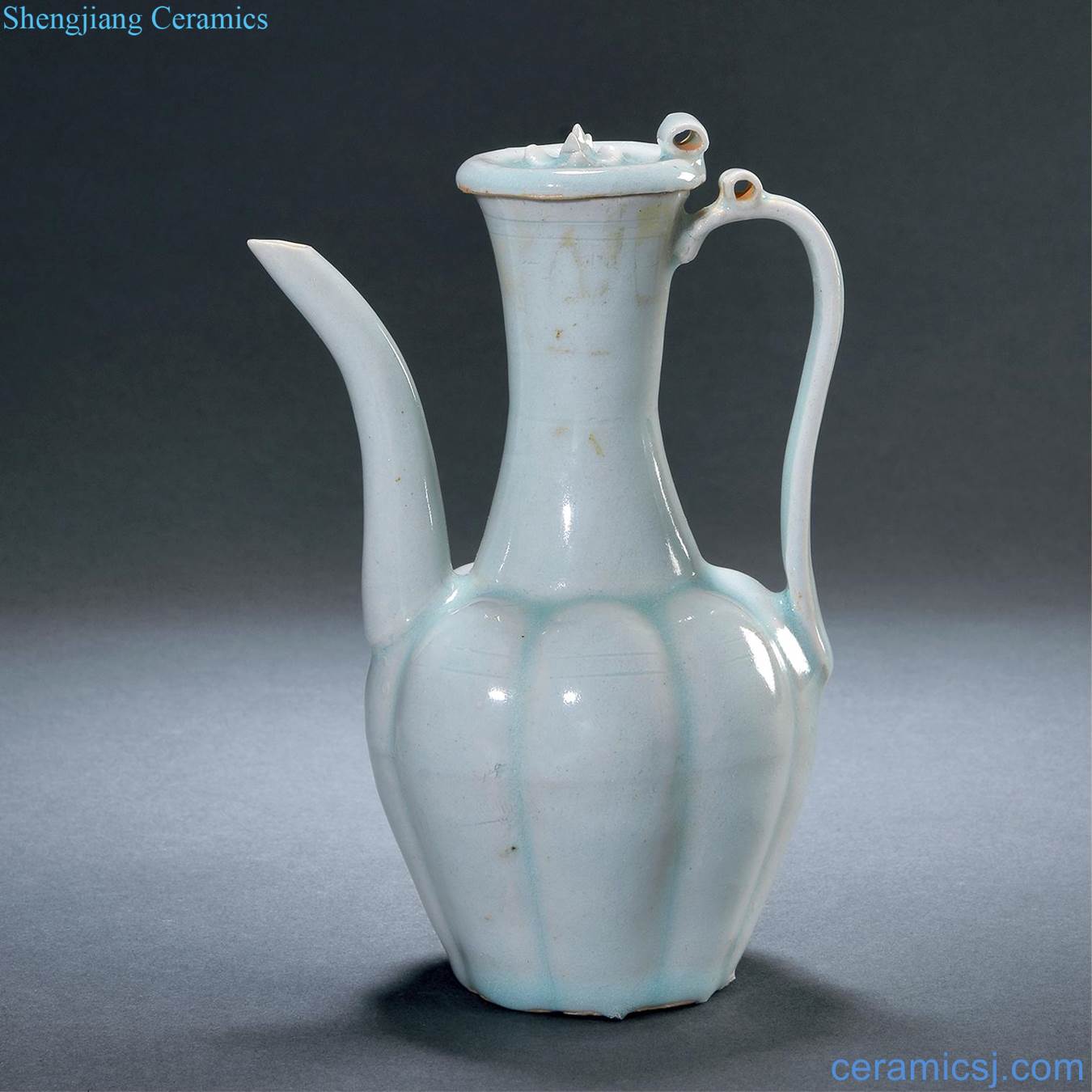 Ming Green chrysanthemum petal shaped ewer craft