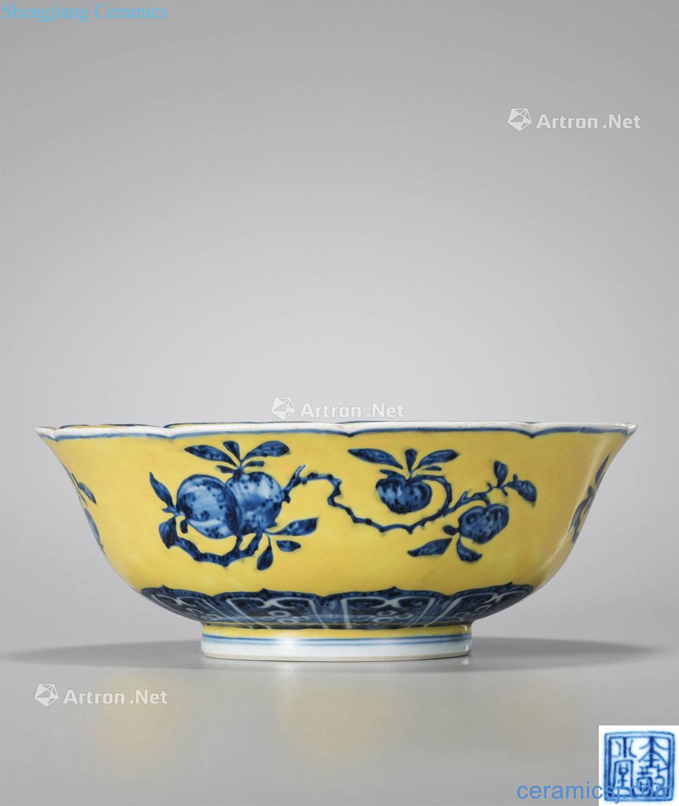 Qing qianlong Yellow glaze porcelain fold branch three fruit bowl