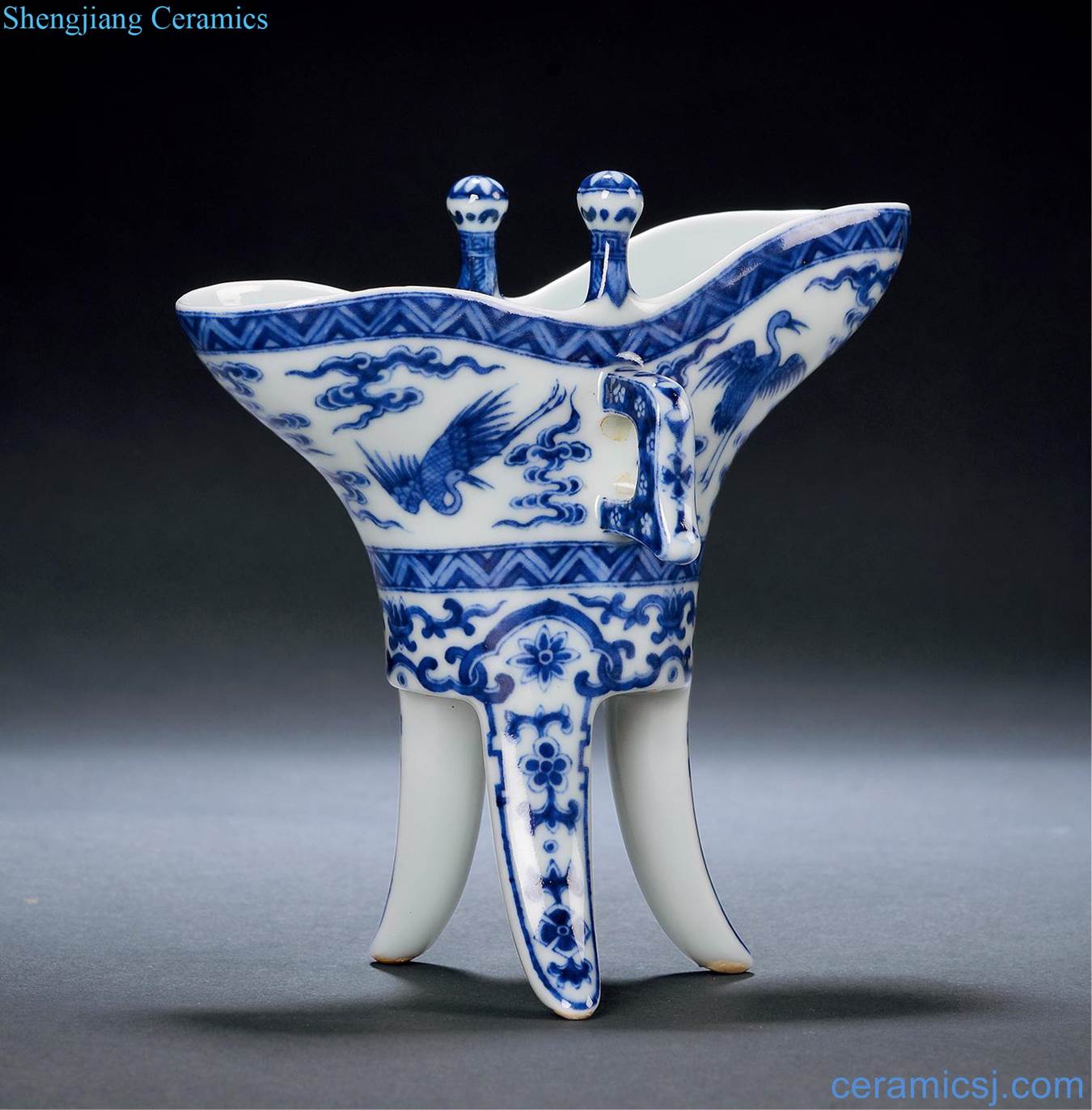 Qing qianlong Blue and white James t. c. na was published grain goblet