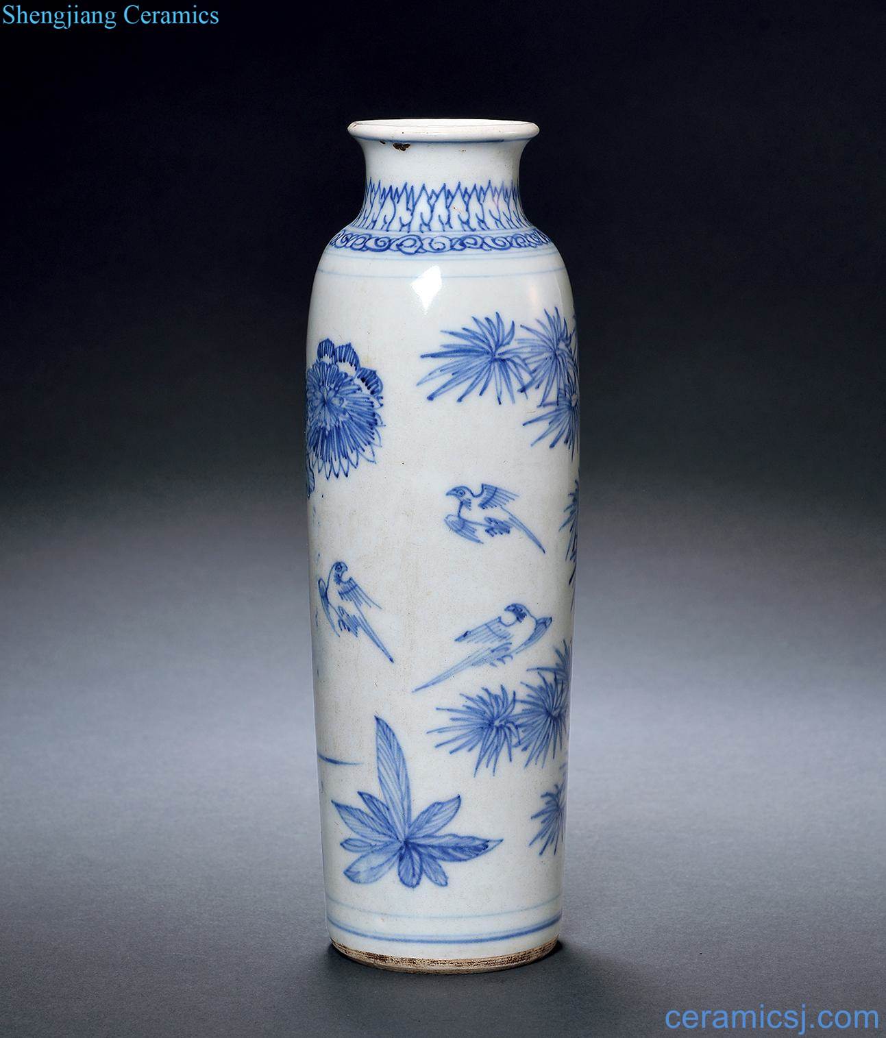 Qing shunzhi Blue and white painting of flowers and small iron line tube bottles