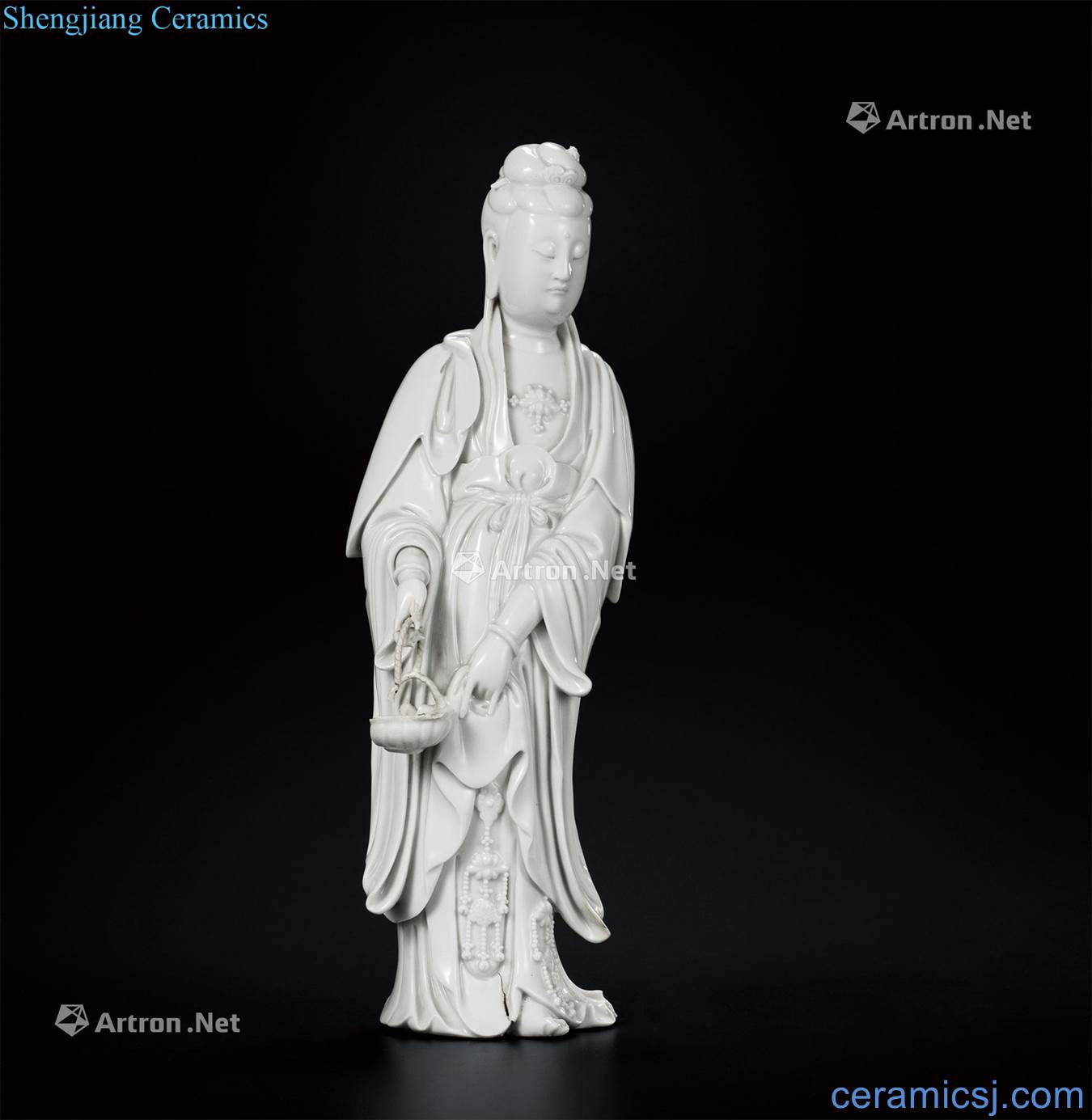 In the late Ming dehua kiln white porcelain basket guanyin stands resemble
