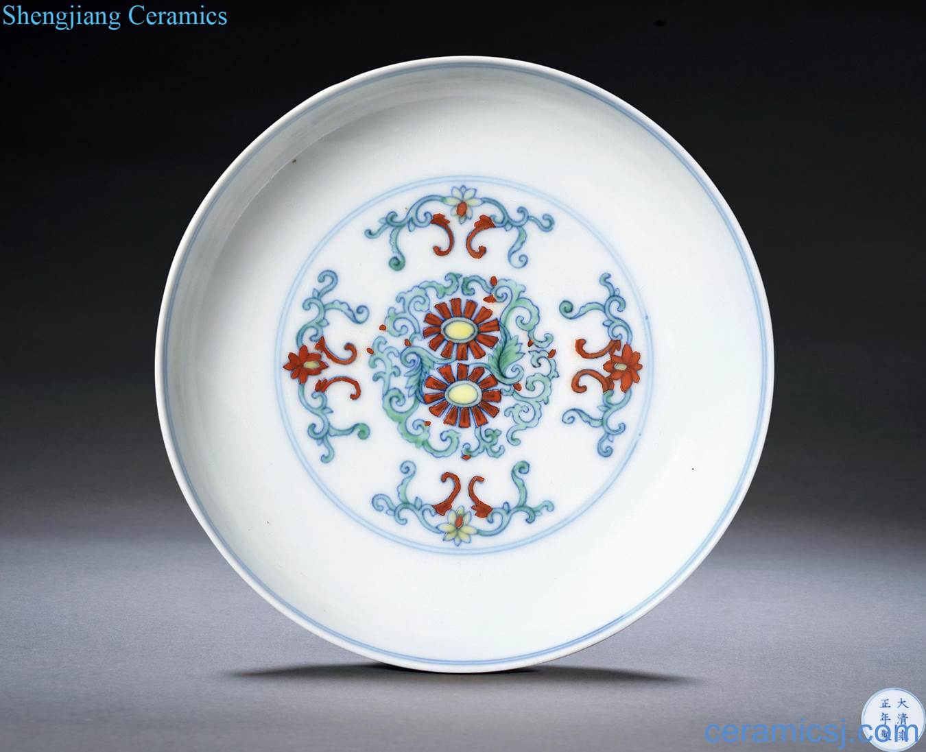 Qing yongzheng dou CaiTuan chrysanthemum tray