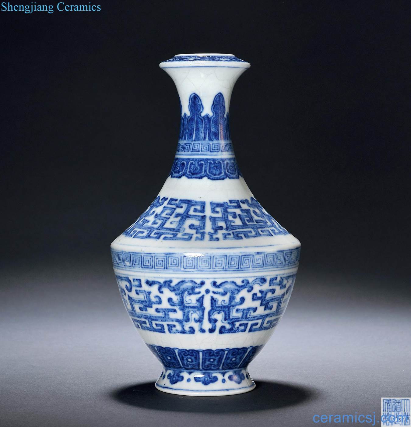 Qing daoguang Blue and white imitation bronze grain tureen