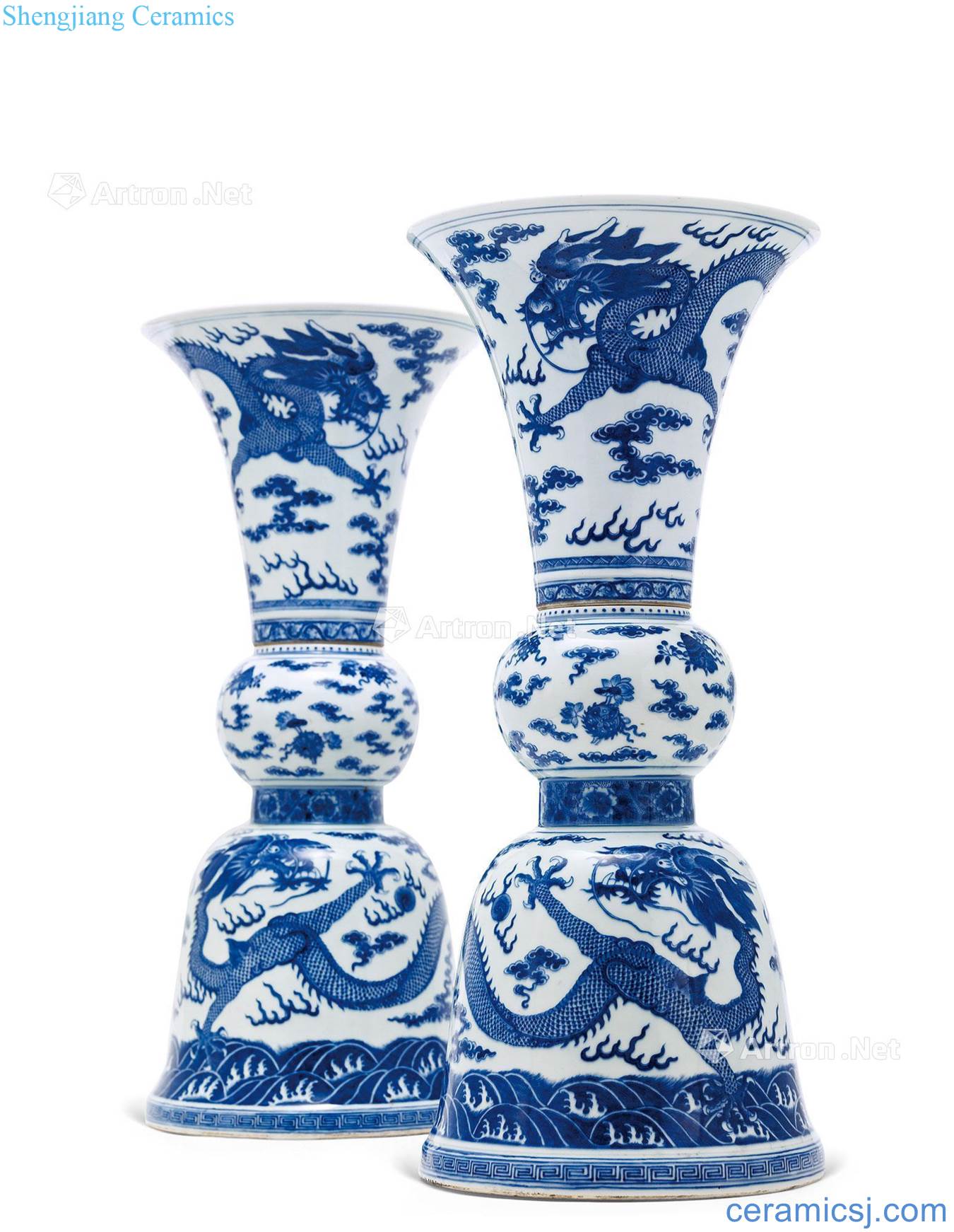 Mid qing Blue and white dragon flower vase with (a)