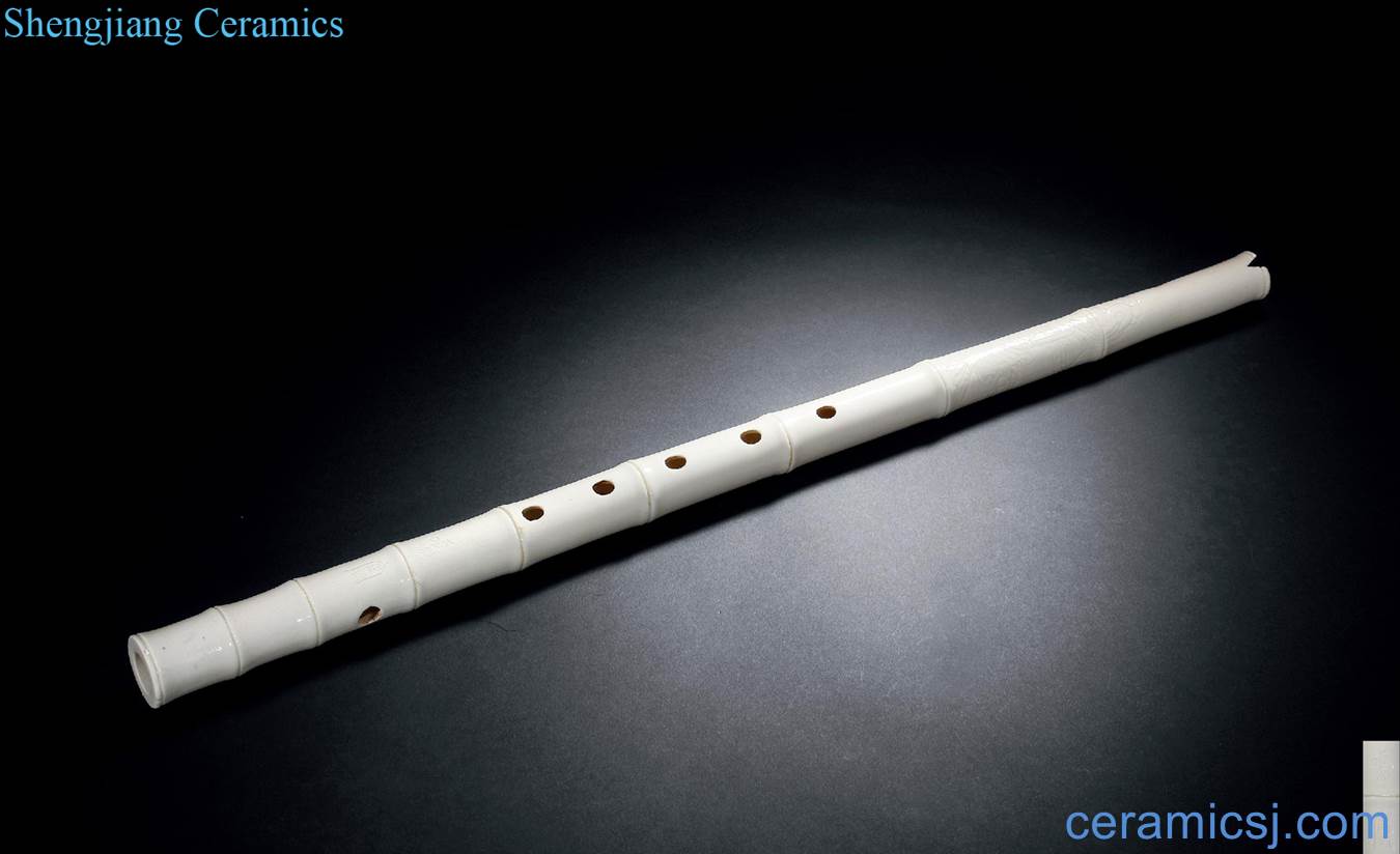 The late Ming dynasty Dehua kiln carved phoenix bit ganoderma lucidum "mingfeng" bamboo flute