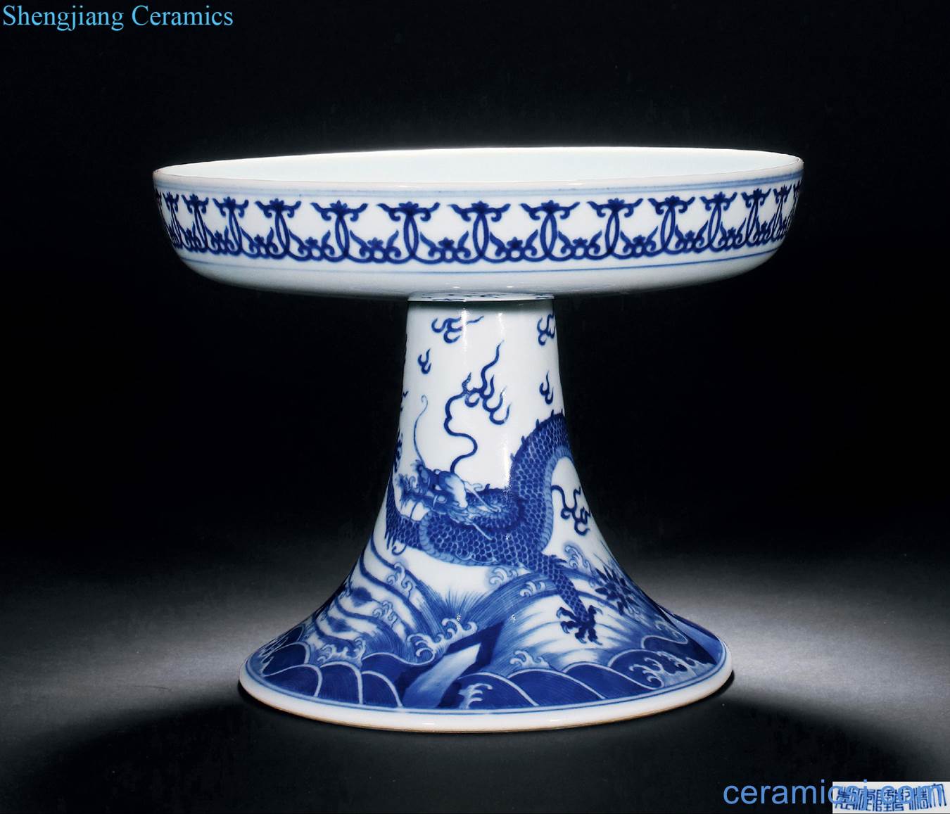 Qing qianlong Blue and white fish dragon best dish