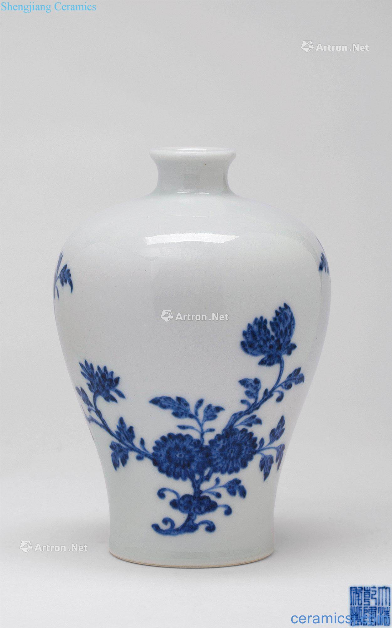 Qing qianlong Blue and white ganoderma lucidum flower grain mei bottle