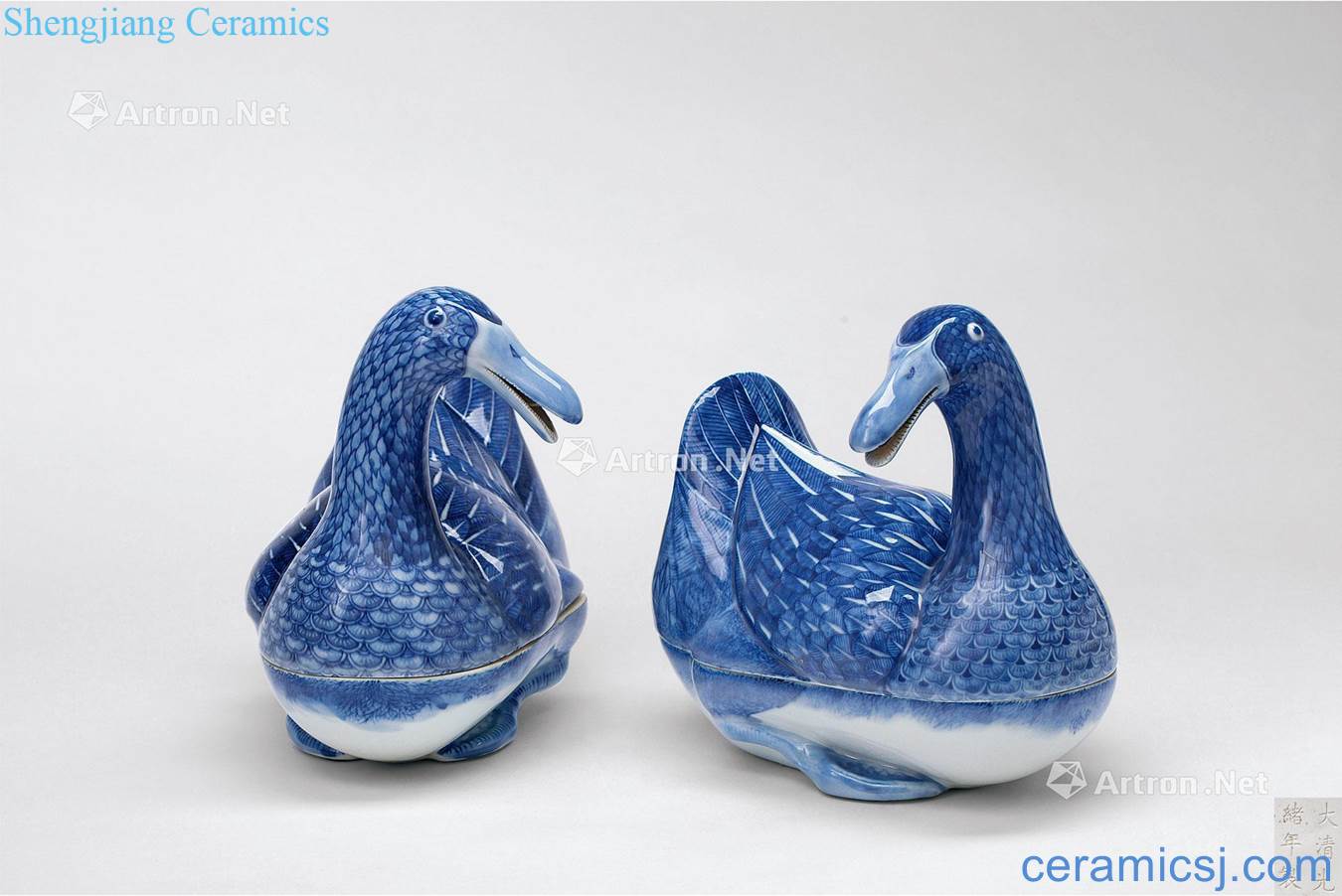 In late qing dynasty Blue and white duck box type cover (a)