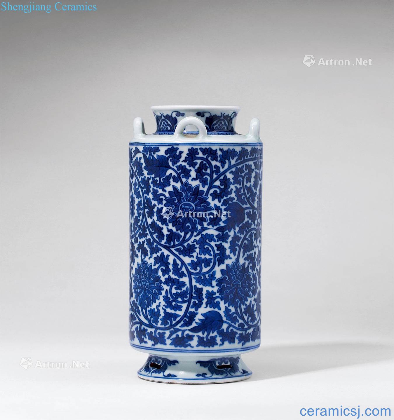 Qing qianlong four department put lotus flower blue and white lines in a bottle