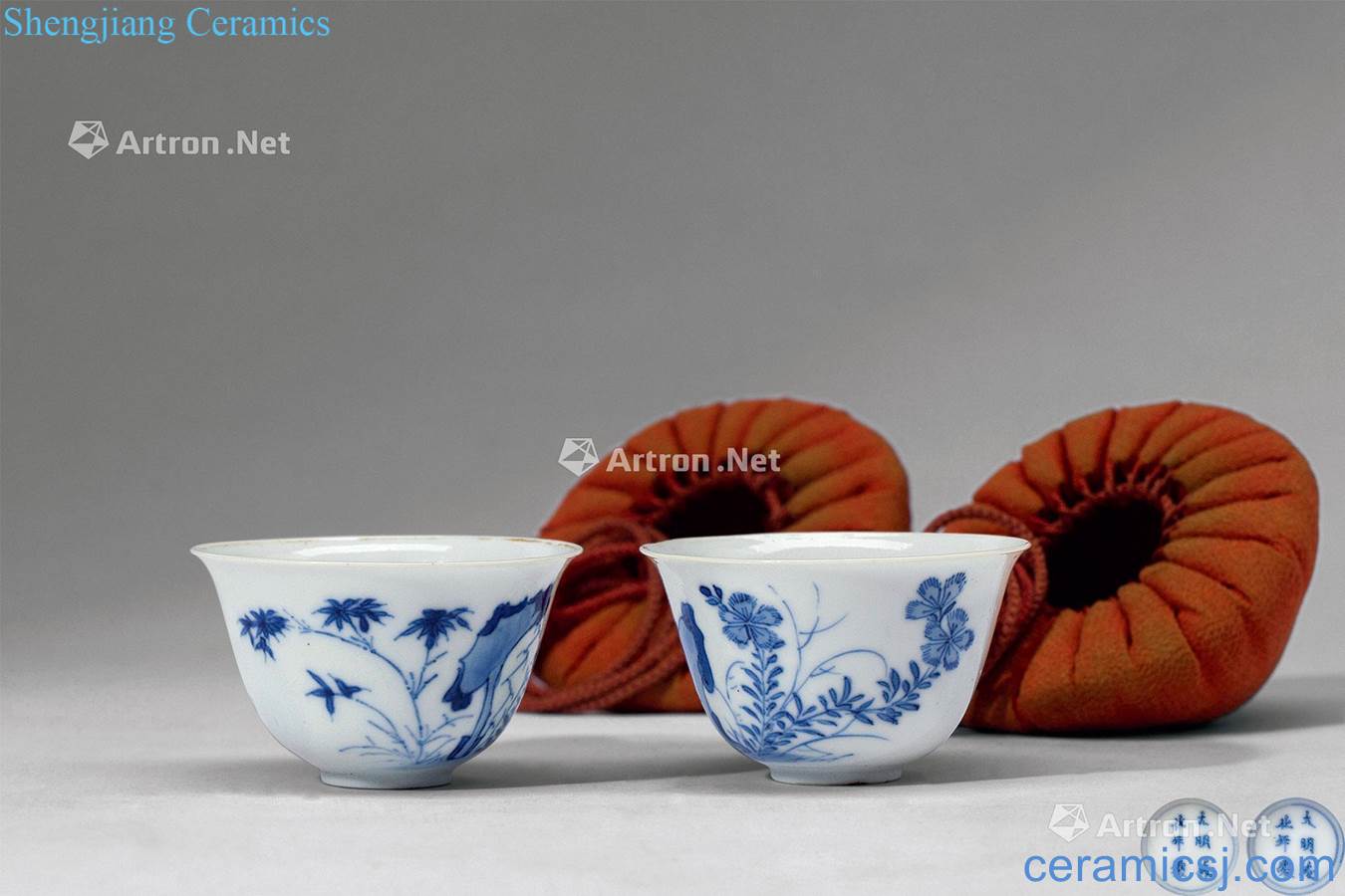 The qing emperor kangxi Blue and white flower butterfly tattoo cup (a)