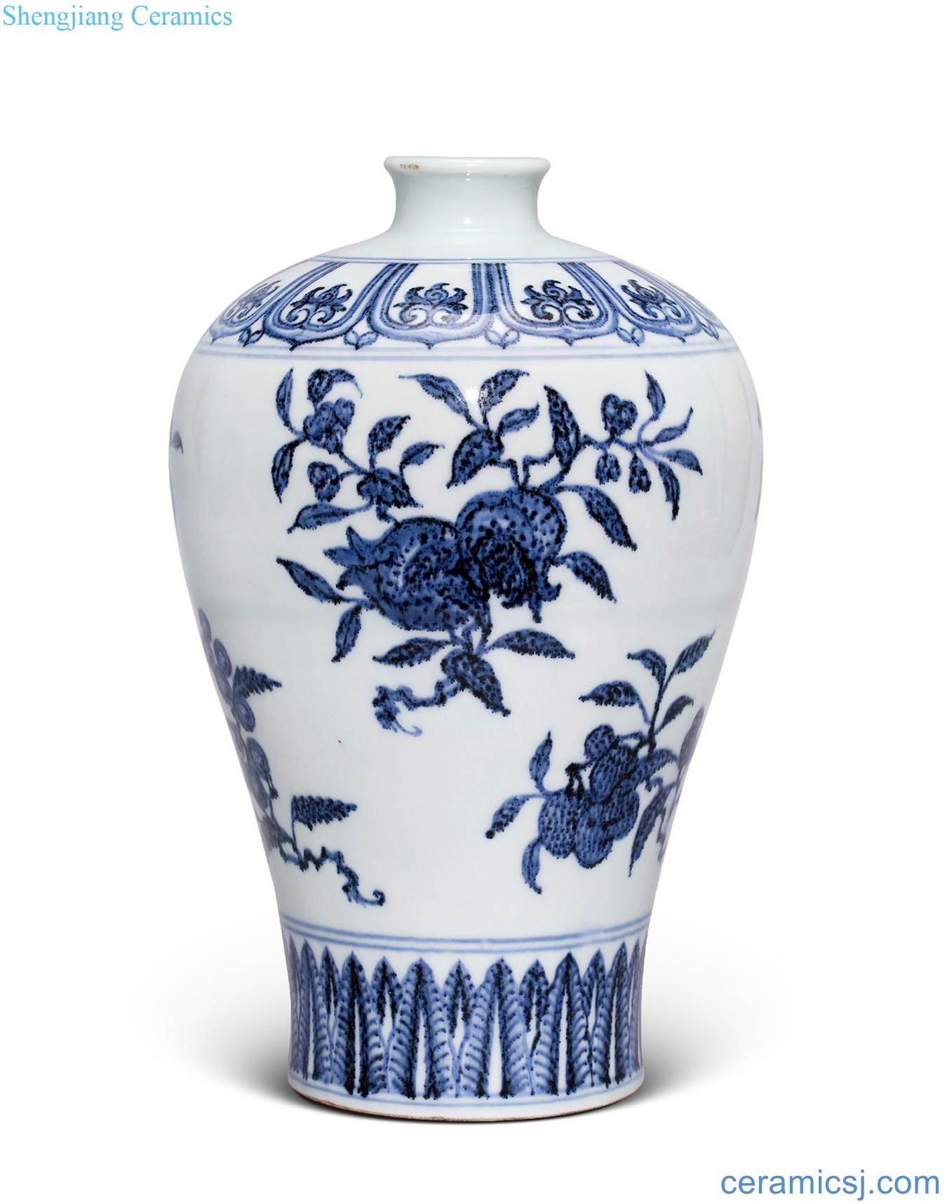 Ming yongle Blue and white ruffled branch flowers and plum bottle