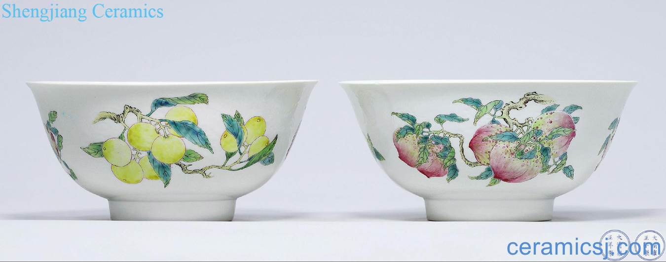 Qing yongzheng famille rose red fruit sanduo dark carved dragon bowl in pairs