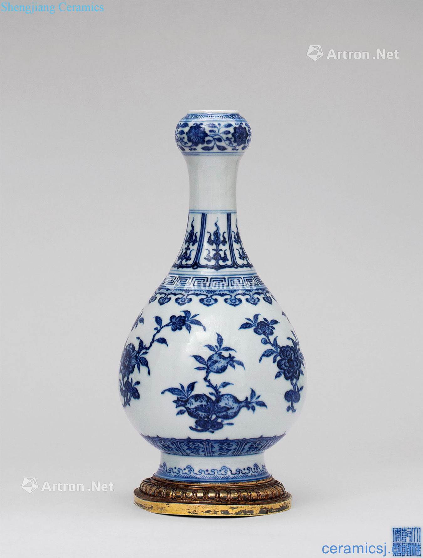 Qing qianlong Blue and white ruffled branch flowers and grain bottle of garlic