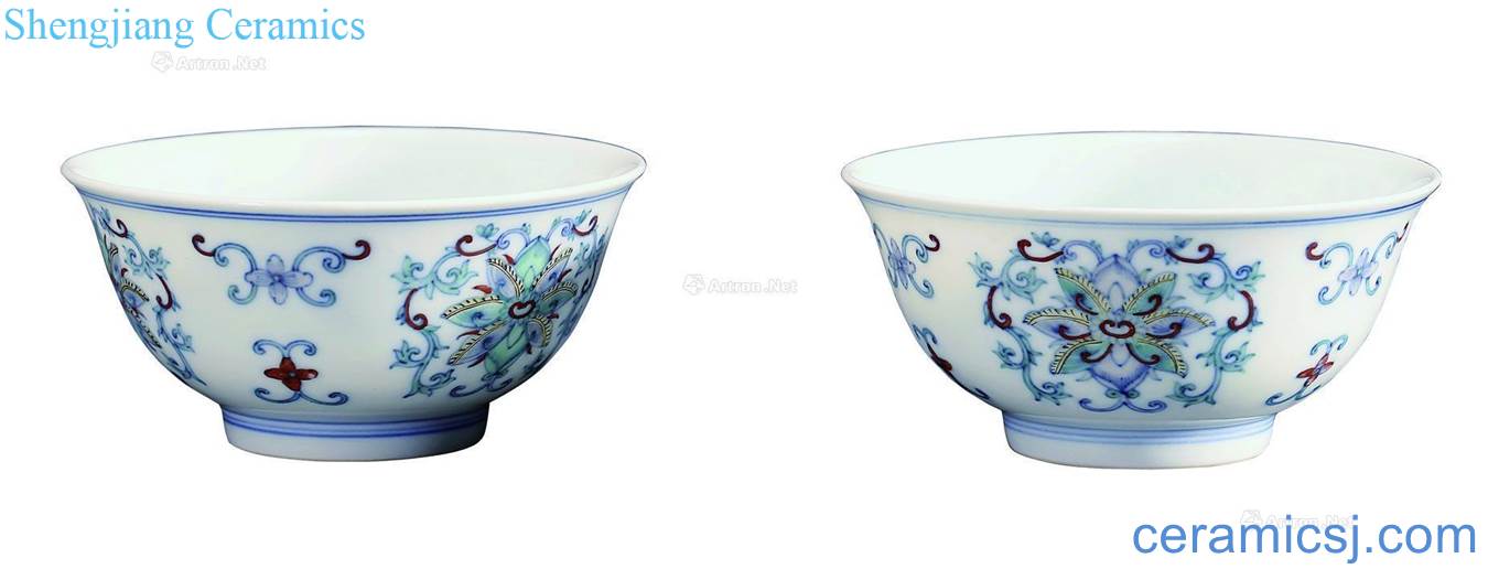 A pair of qing qianlong bucket color bowl