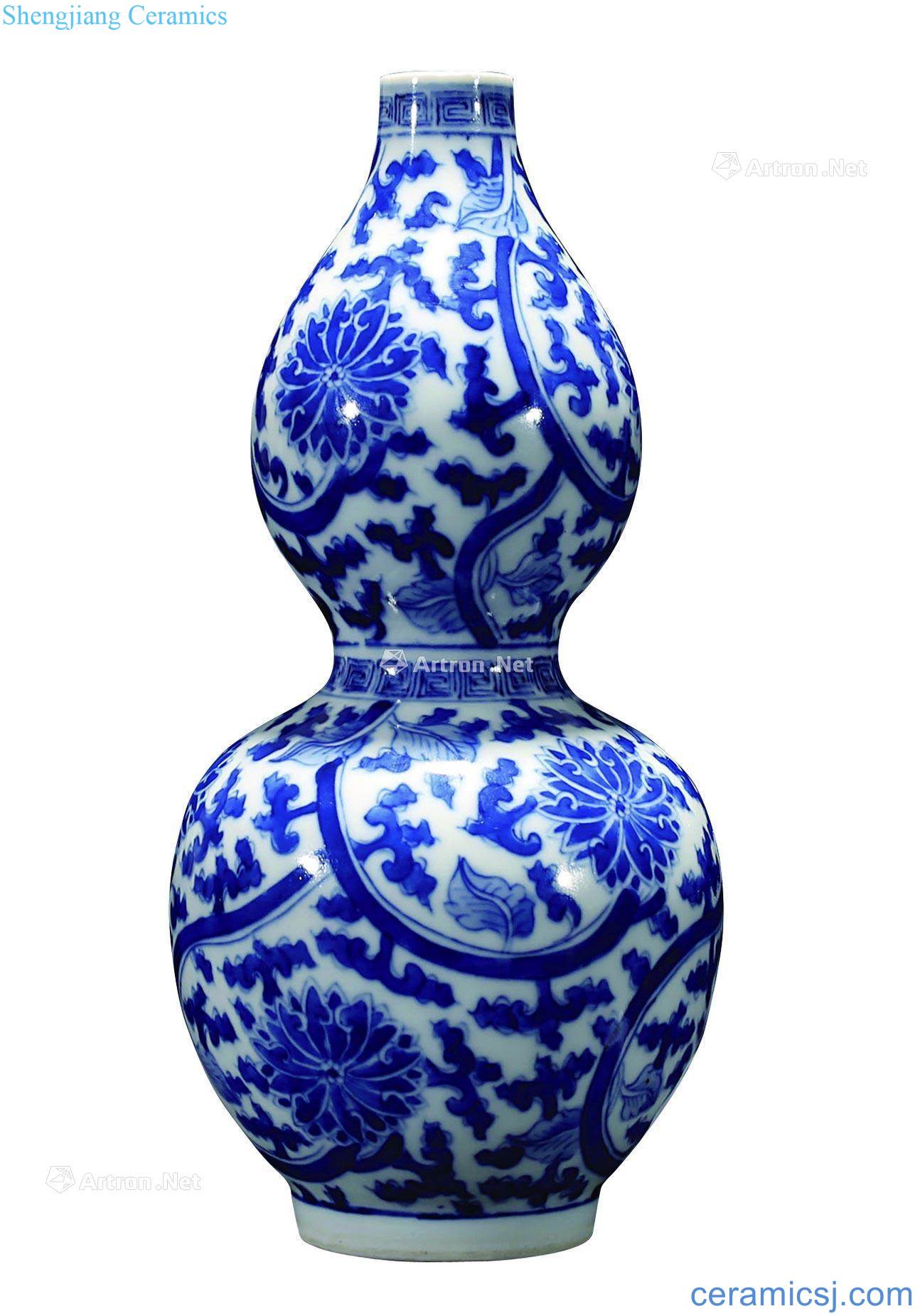Qing qianlong Blue and white lotus flower grain bottle gourd