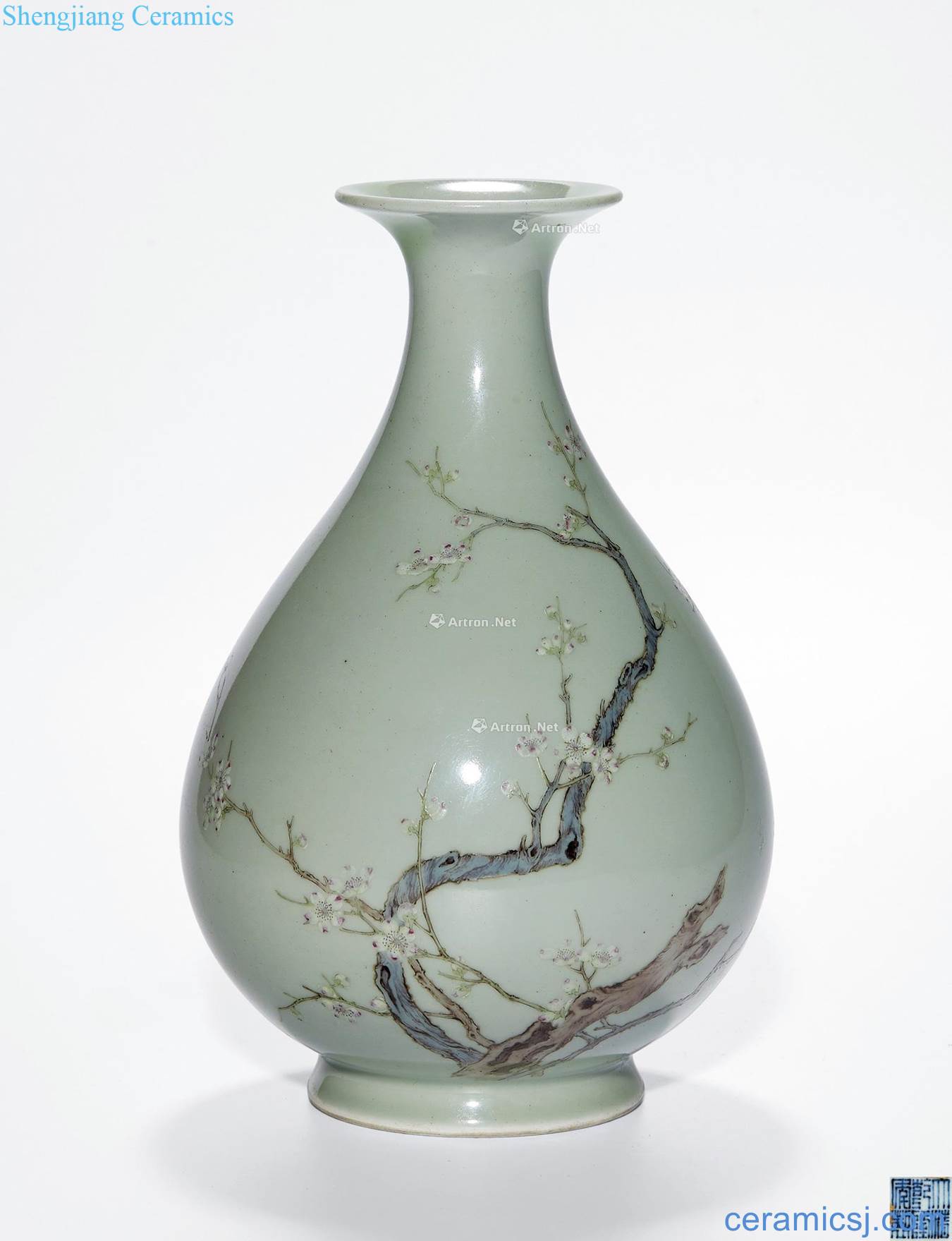 Qing qianlong pea green glaze enamel plum okho spring bottle