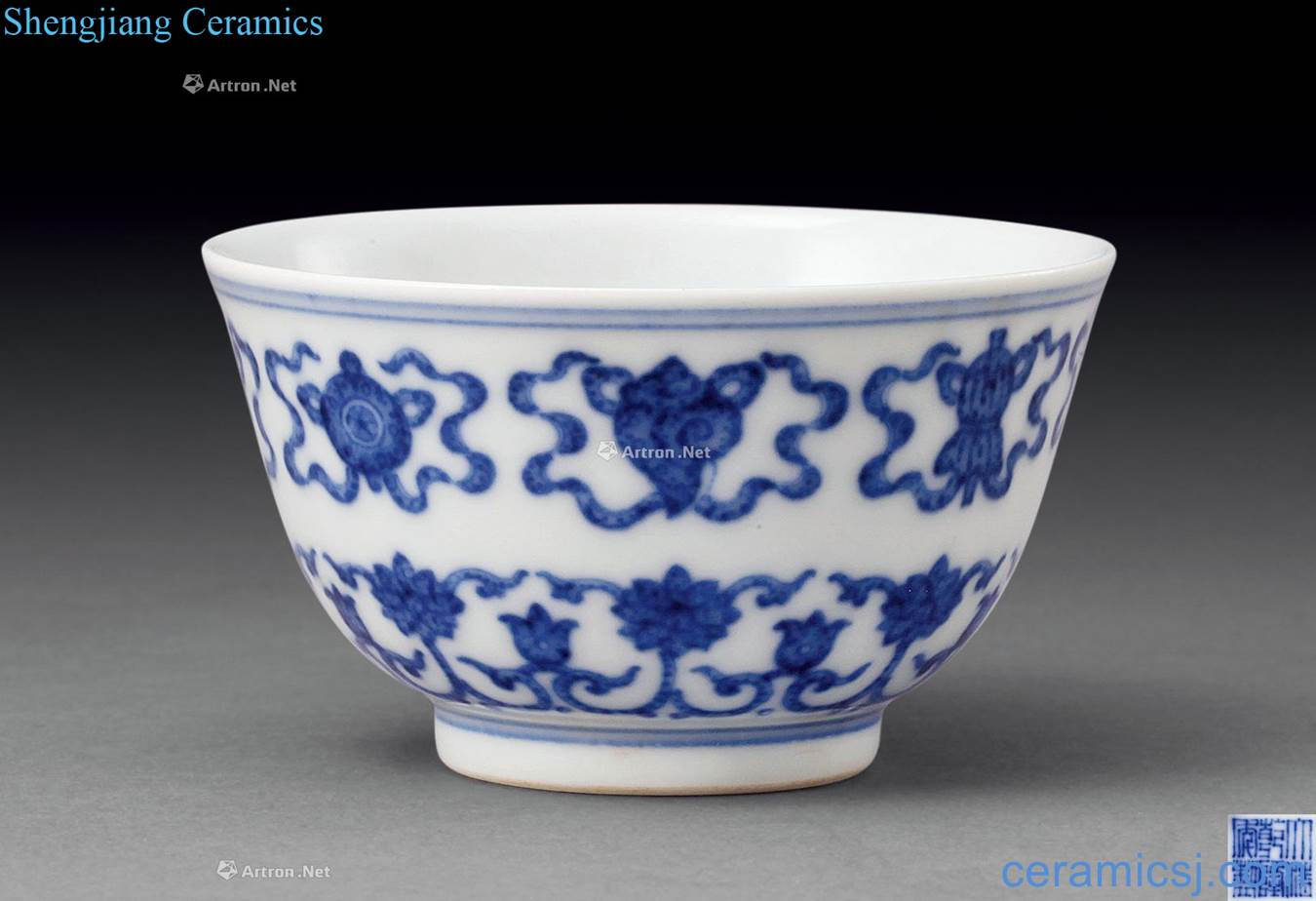 Qing qianlong Blue and white tie up eight auspicious floral cup