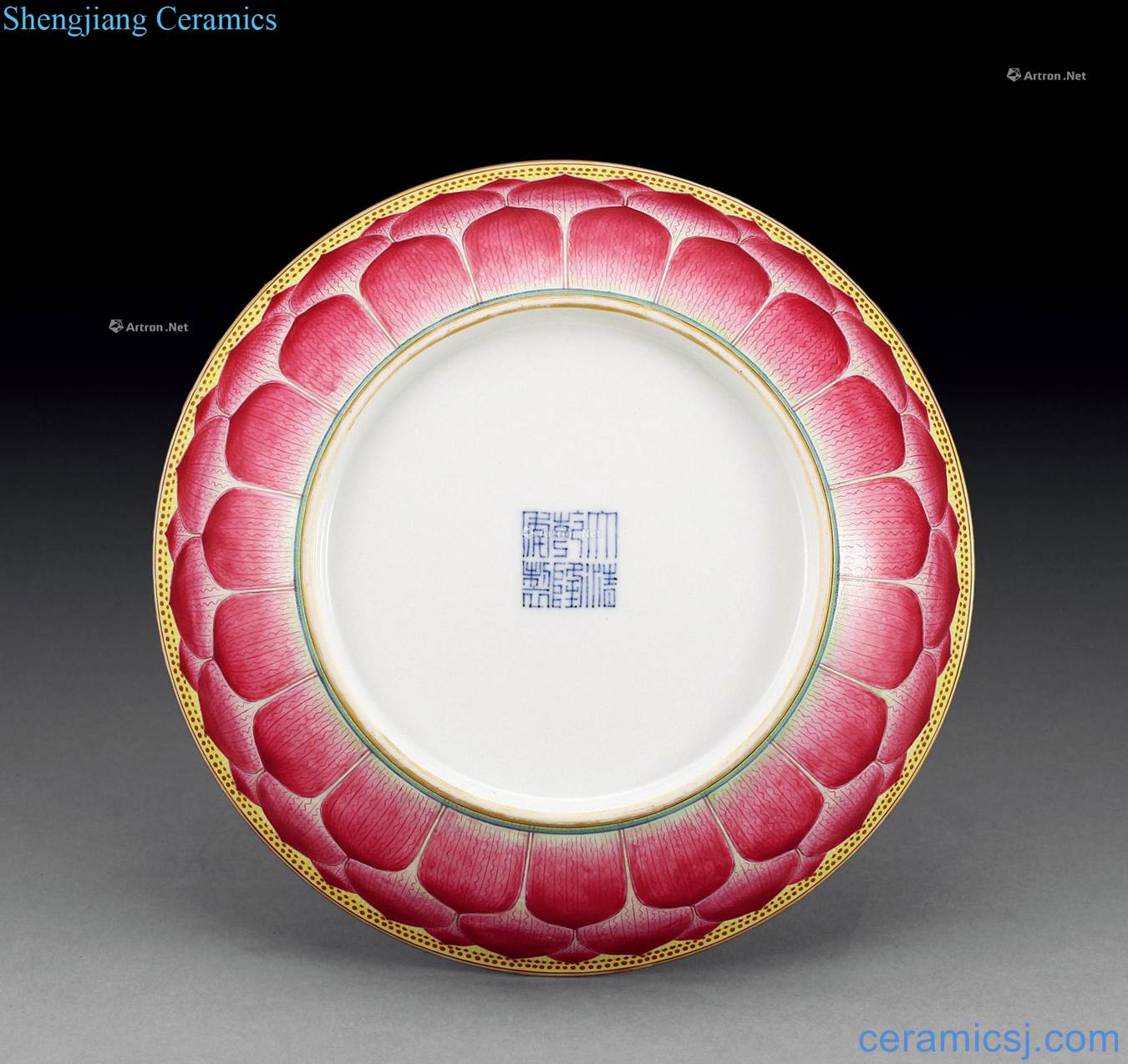 Qing qianlong pastel lotus-shaped tray