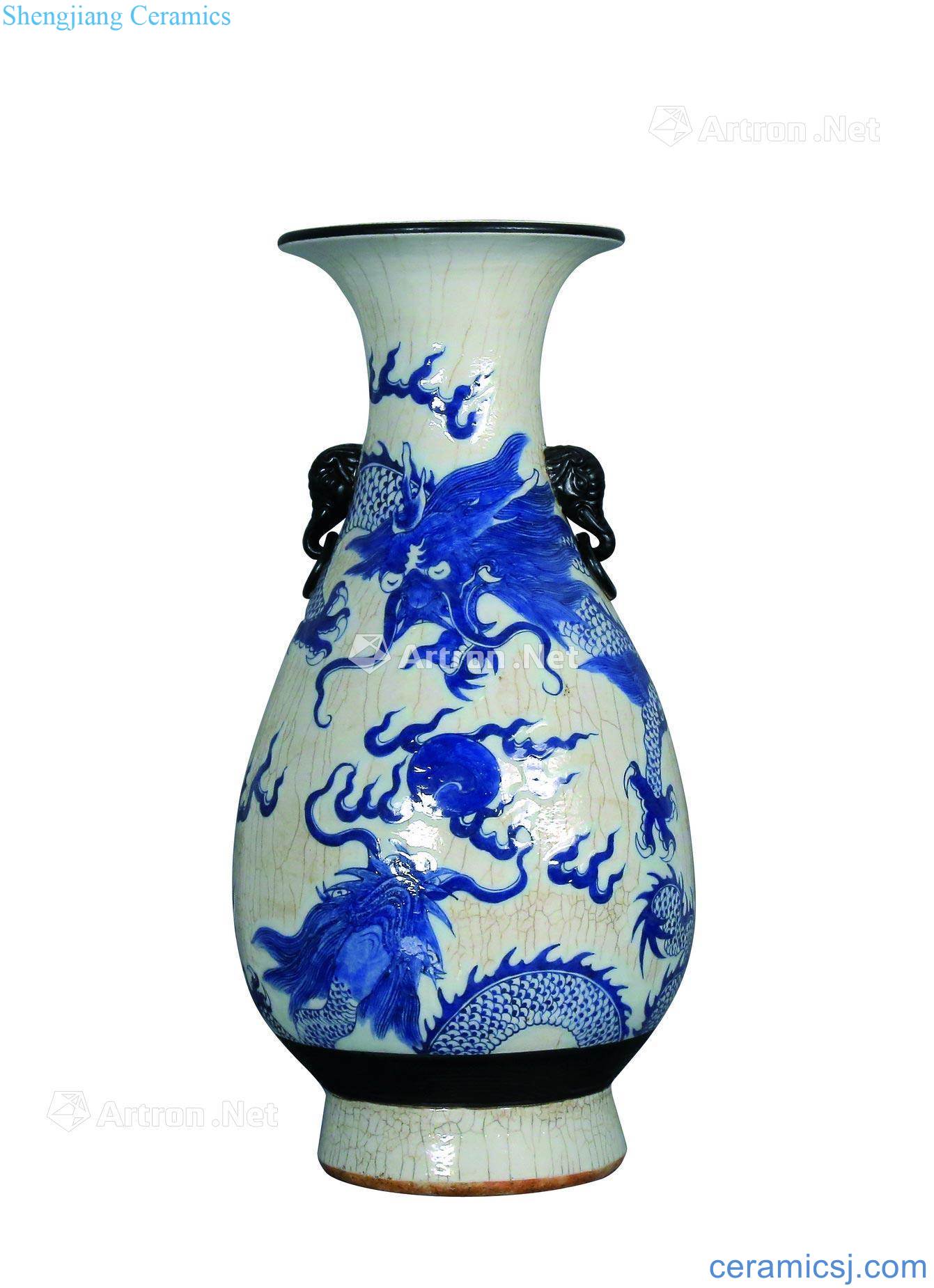 The elder brother of the glaze to blue and white dragon like ear pipa statue