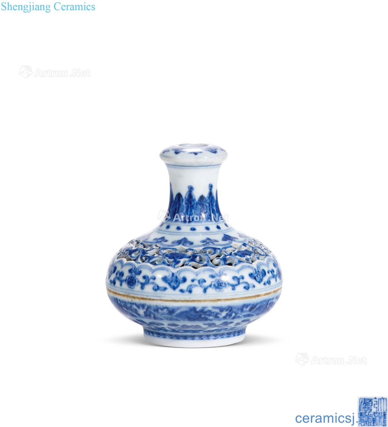 Blue and white "qing qianlong years satisfied" hollow out sweet fume