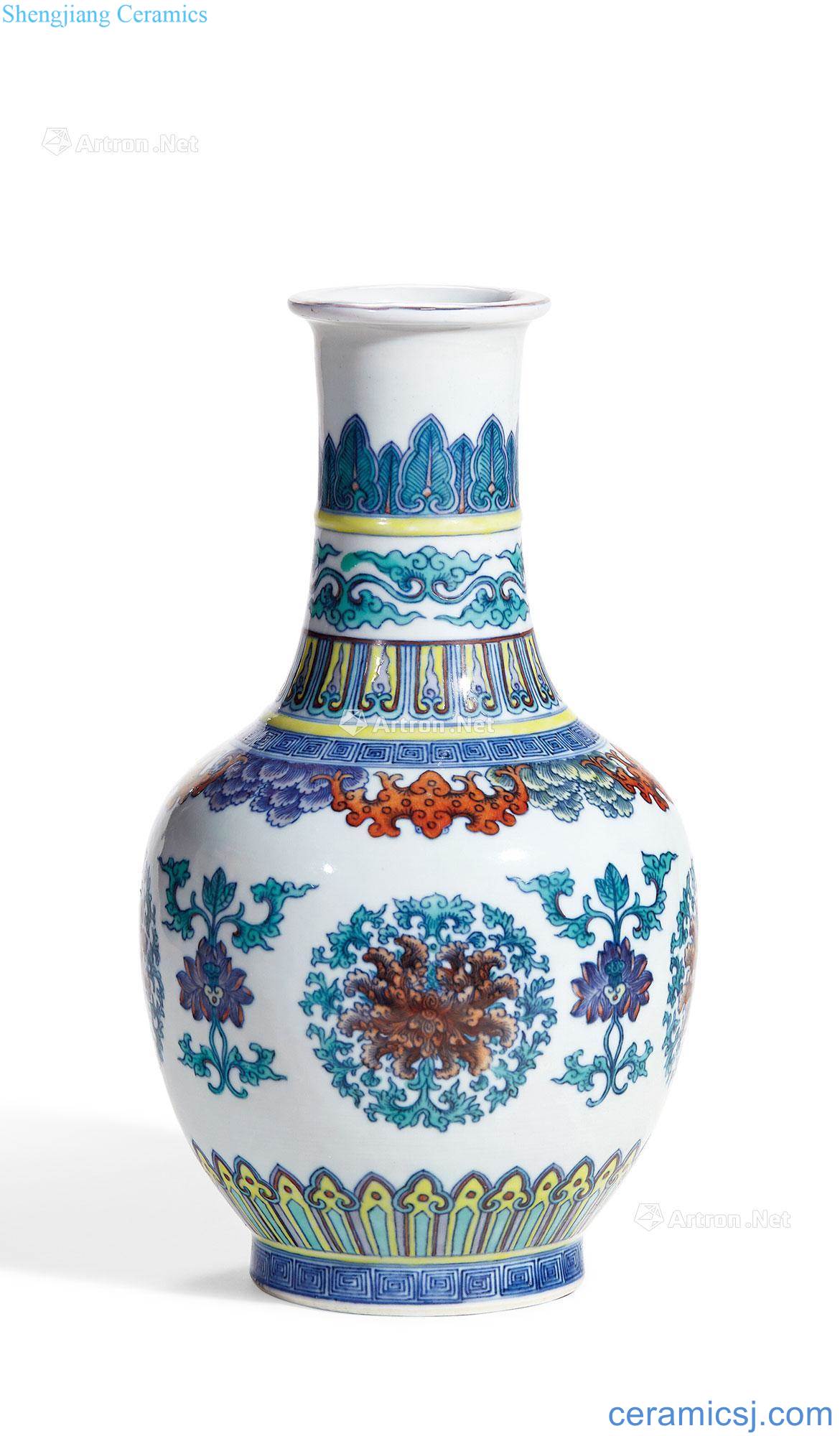 Qing qianlong bucket CaiTuan flower mouth bottle